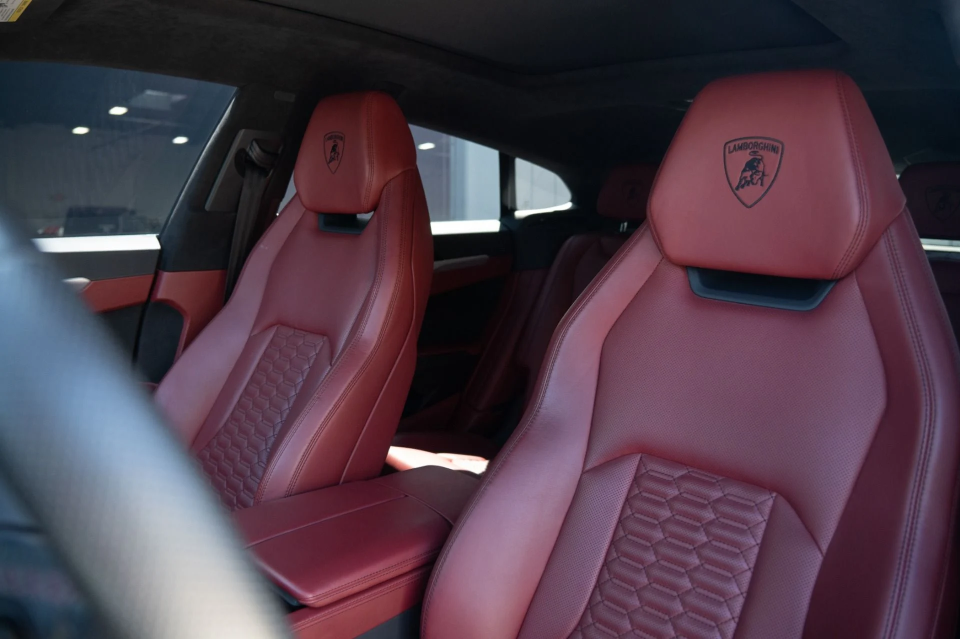 mph005_3958572229_Used_2019_Lamborghini_Urus_1755558842_57a12f792d
