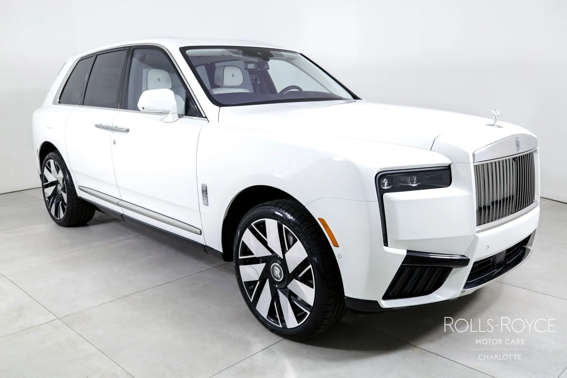 mph005_3963035744_Used_2025_Rolls_Royce_Cullinan_1745264127_06f31fa655