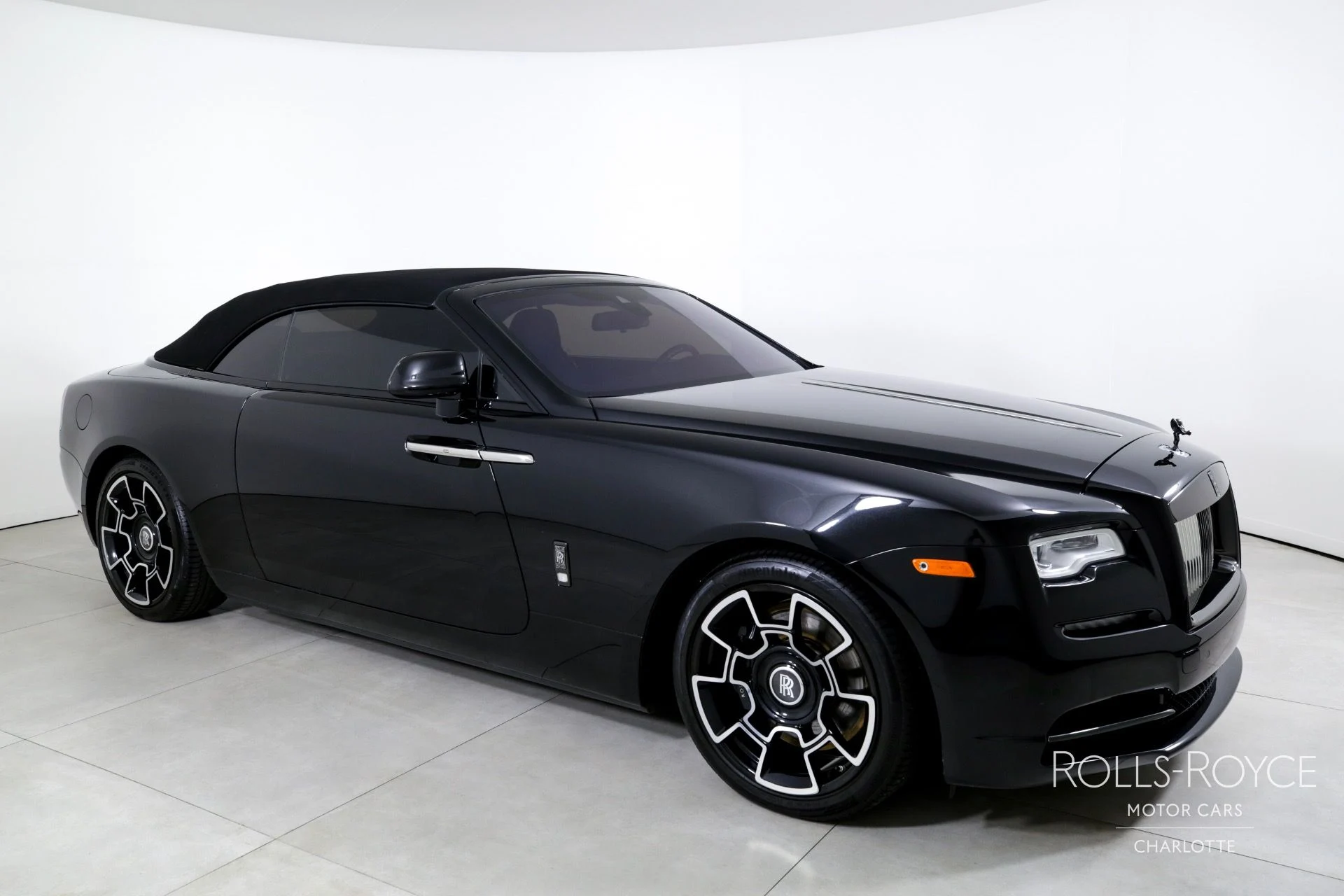 mph005_397136582_Used_2018_Rolls_Royce_Black_Badge_Dawn_1747071479_5ae74f6aa5