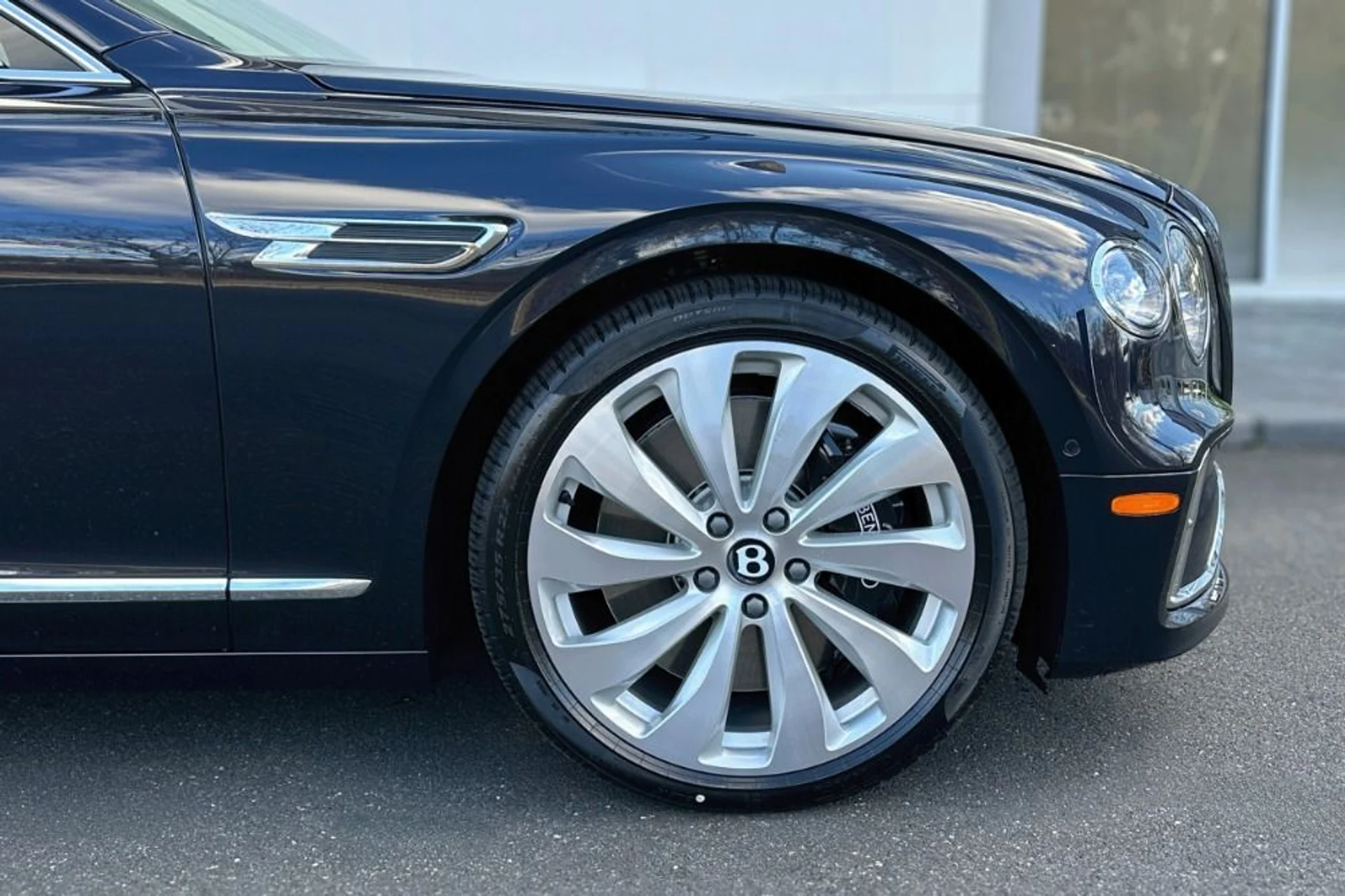 mph005_3980378982_New_2026_Bentley_Flying_Spur_1765792649_fb17d2e035