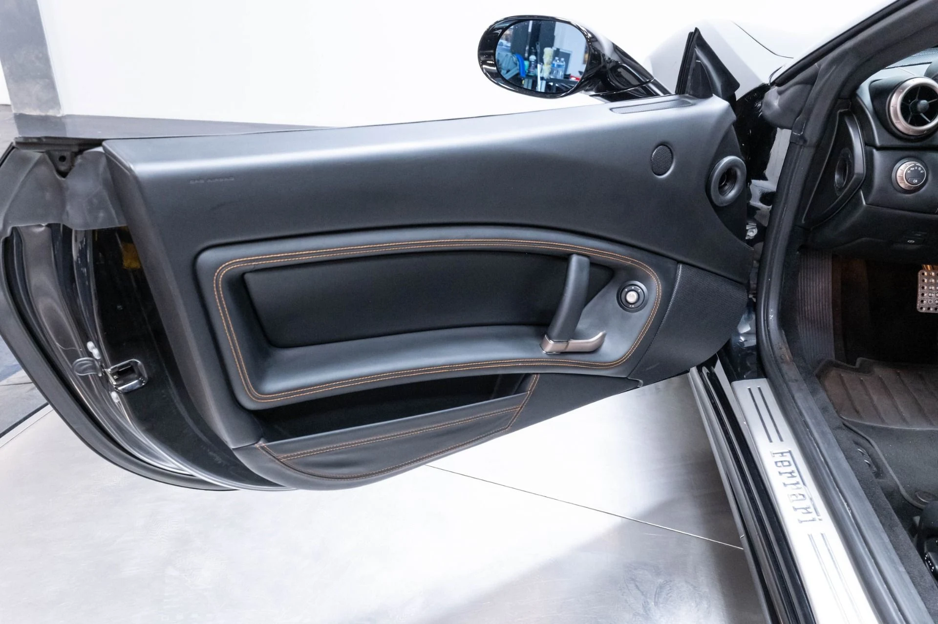mph005_3981295379_Used_2013_Ferrari_458_Spider_Base_1787598451_2fc28ecf57