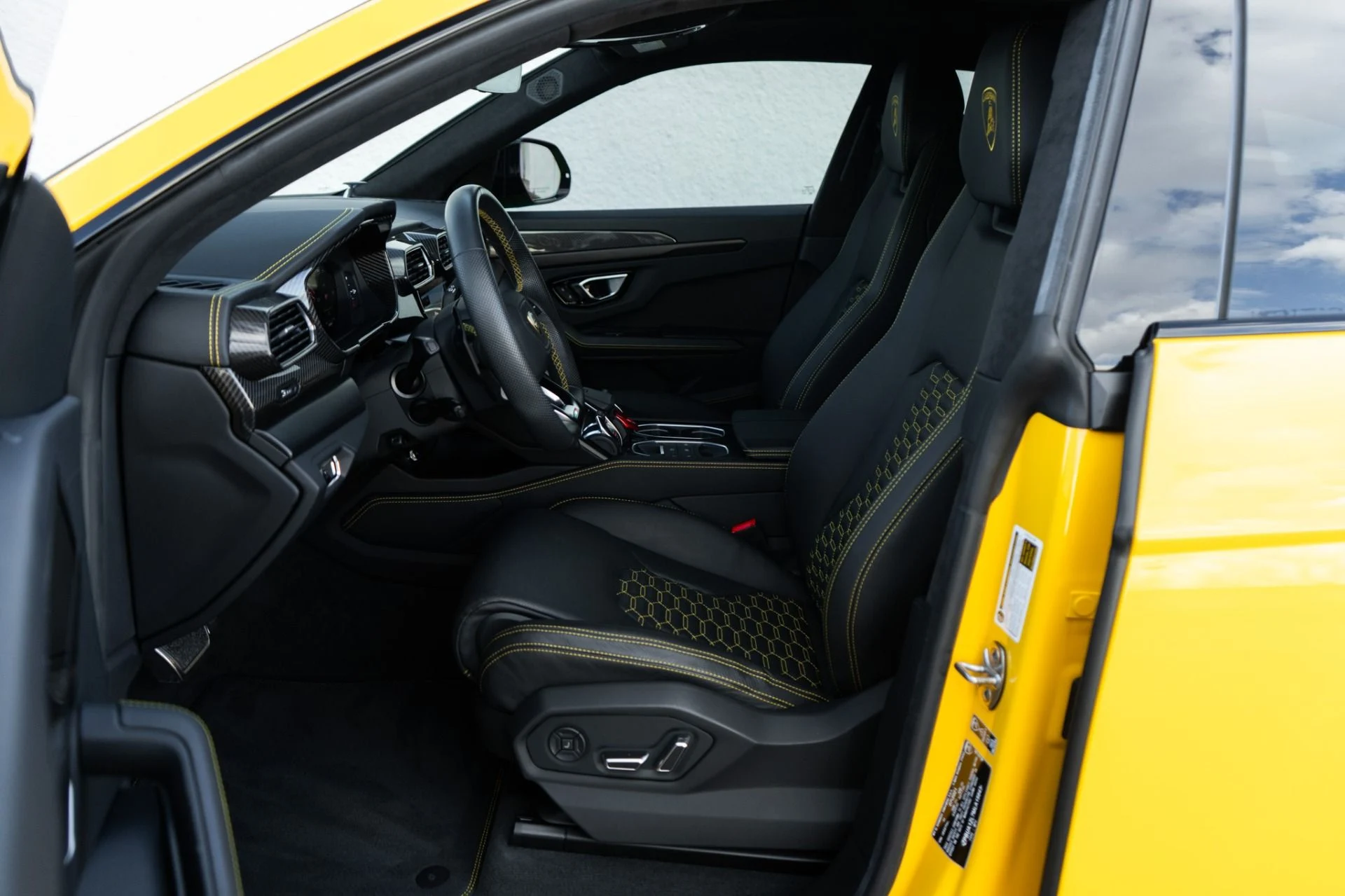 mph005_3984430532_Used_2021_Lamborghini_Urus_1770744627_e828b43bb8