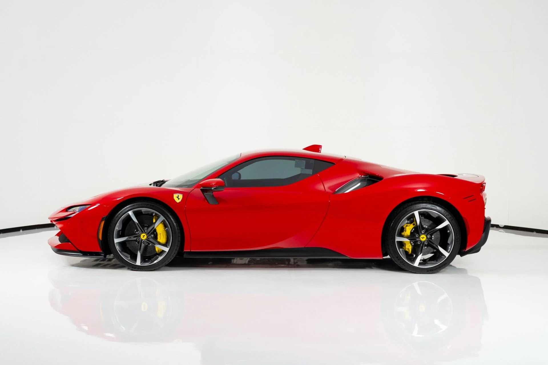 mph005_3994946334_Used_2023_Ferrari_SF_90_Stradale_1755717820_18740eae1a
