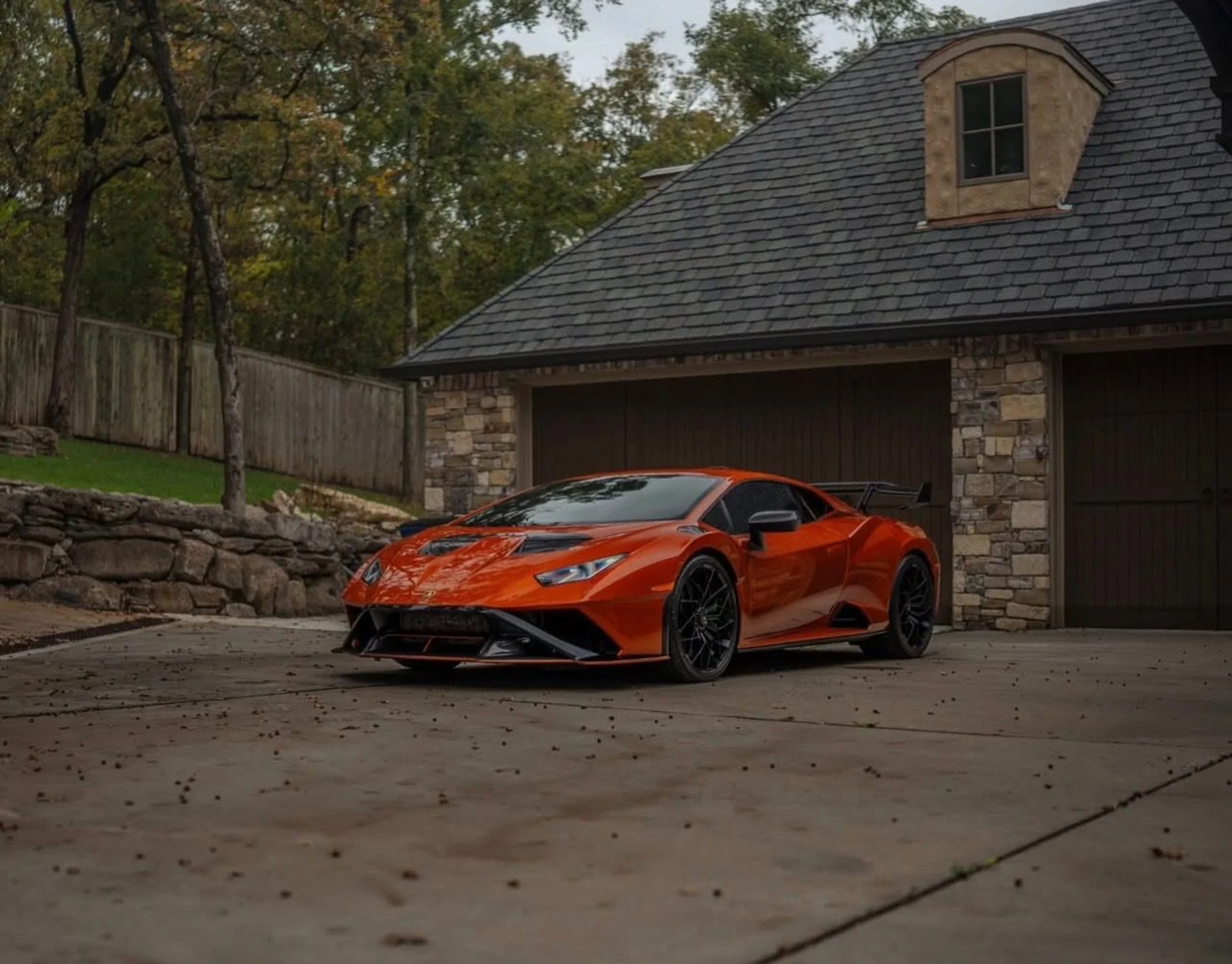 mph005_3999548092_Used_2023_Lamborghini_Huracan_STO_1762290738_1b25353460