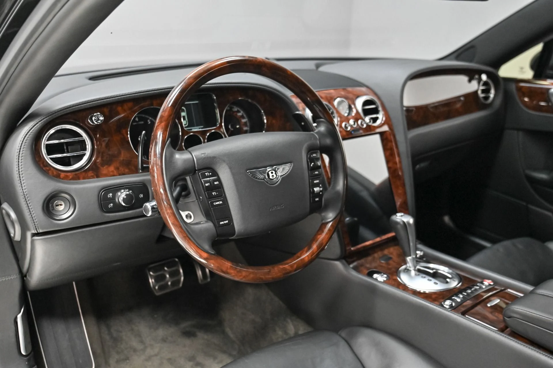 mph005_4008564207_Used_2006_Bentley_Continental_Flying_Spur_Base_1753818843_7fd03a3721