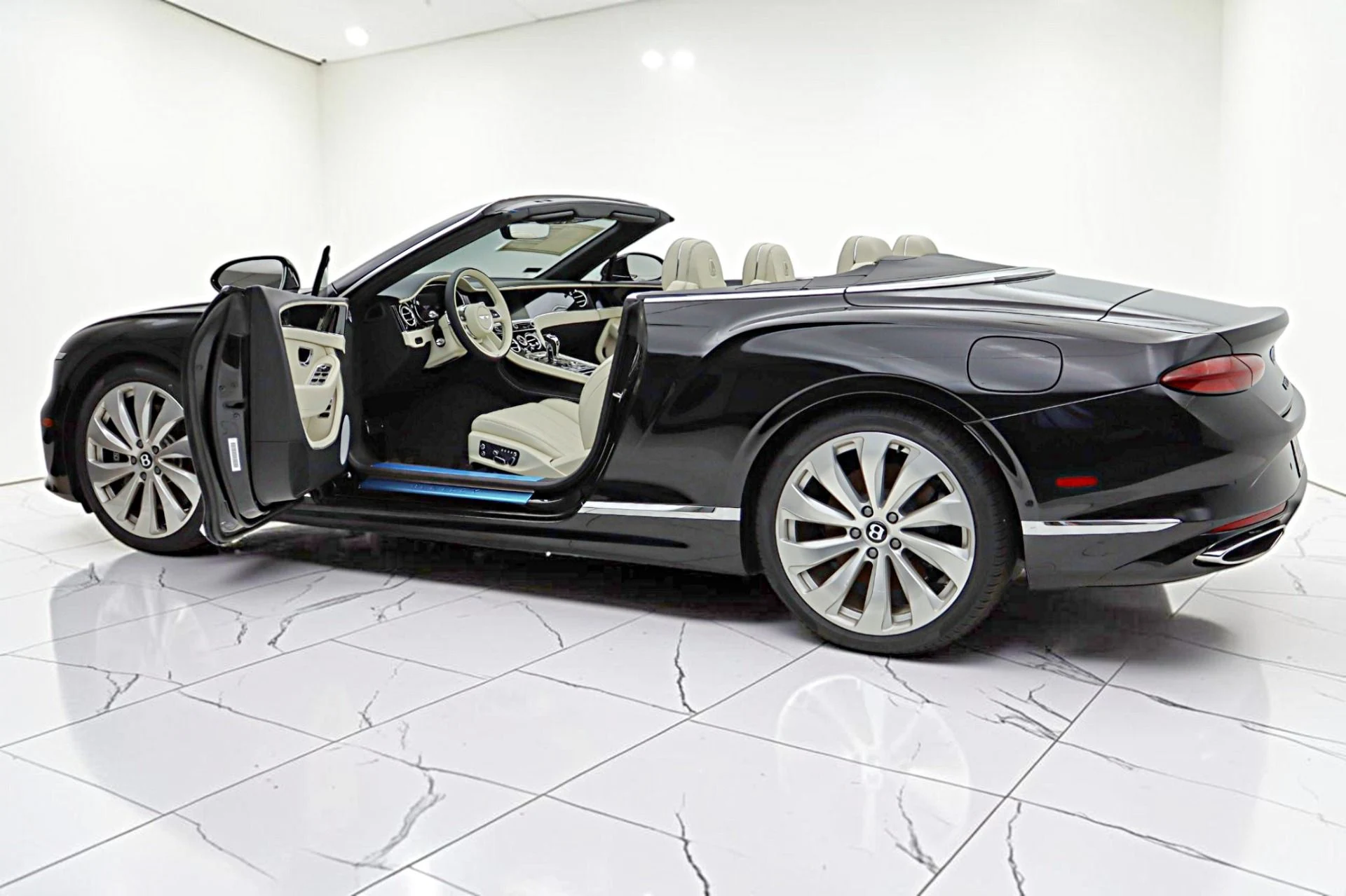 mph005_4013253106_New_2026_Bentley_Continental_GTC_4ea10194c7