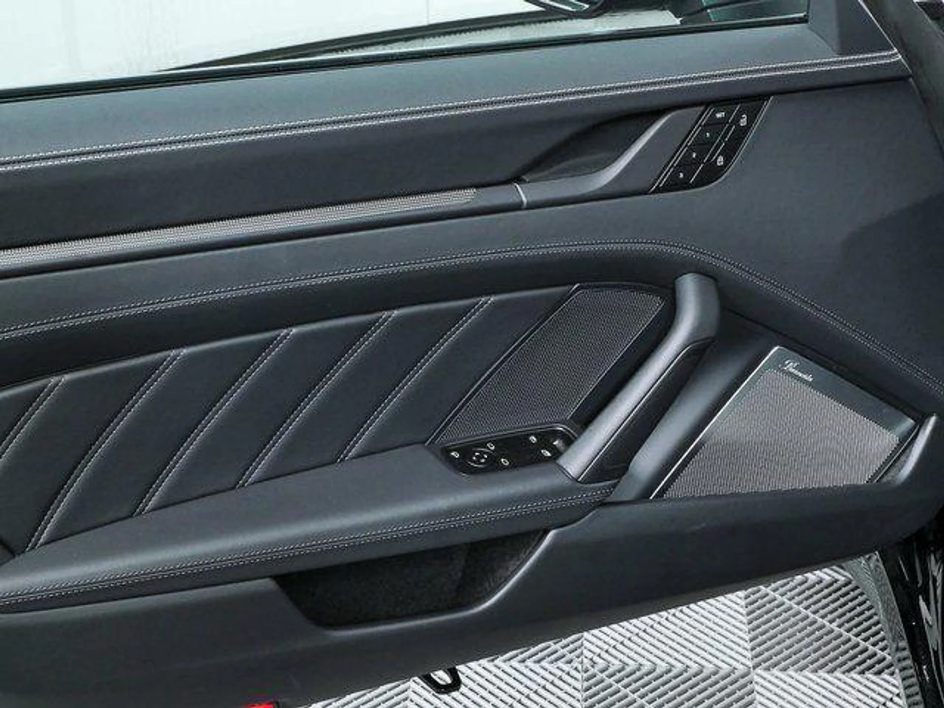 mph005_4014736144_B6_QON_Kvc_CDJ_Scy_Exr_Kl0_Y1_xmmw_96940e89a0