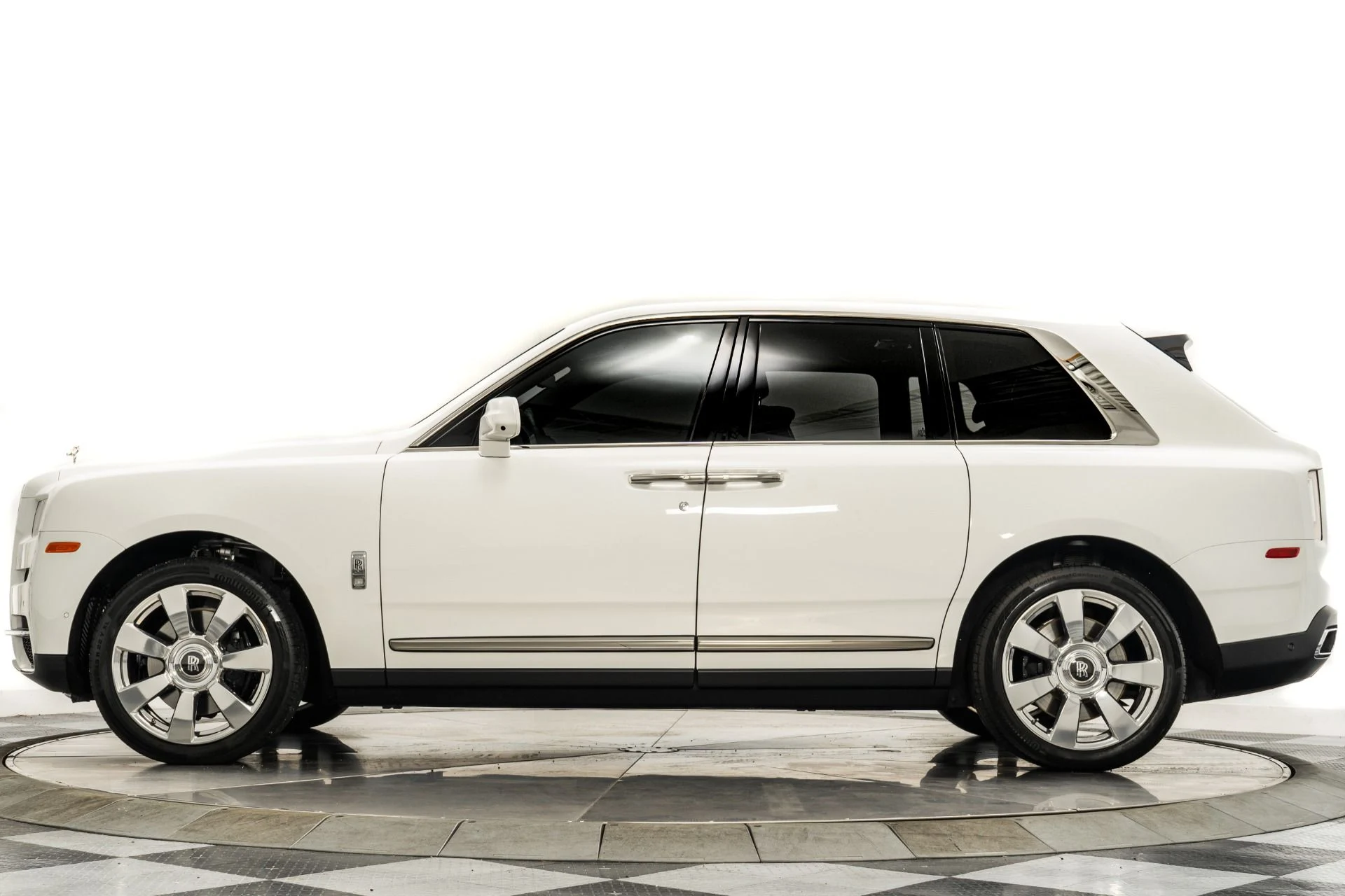 mph005_4037315686_Used_2020_Rolls_Royce_Cullinan_1759852565_8bf99d2100