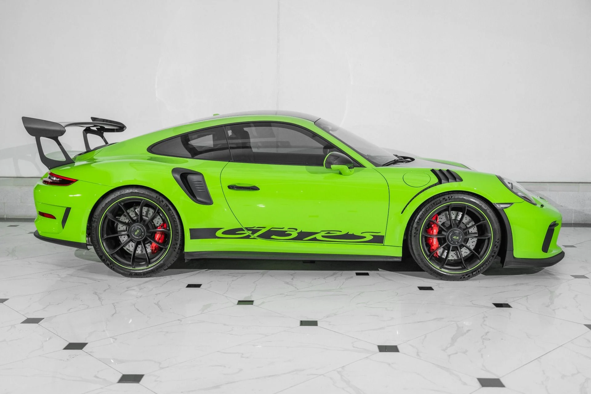 mph005_4038094556_Used_2019_Porsche_911_GT_3_RS_1761058042_df4d3c1217