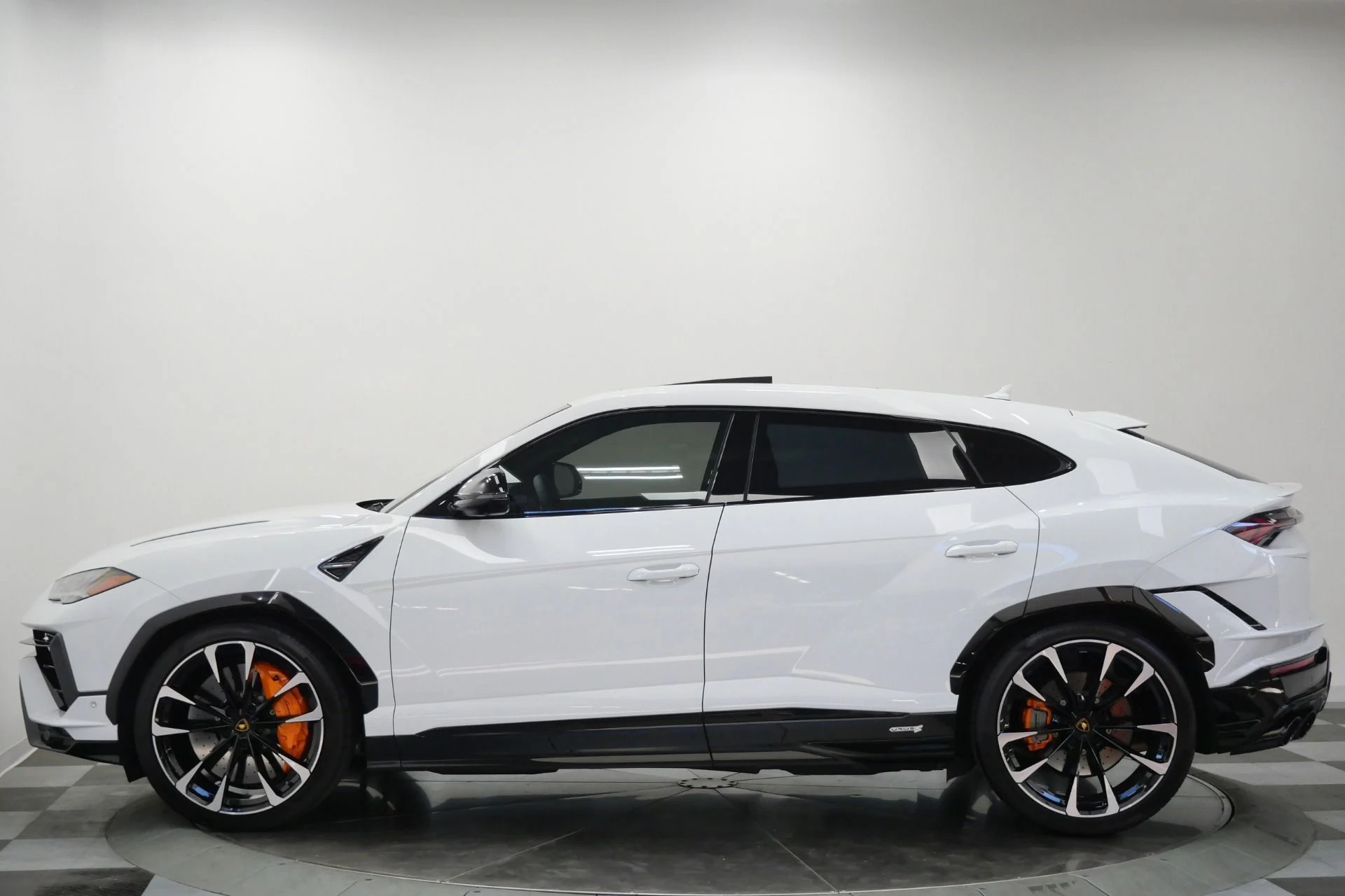 mph005_4038479018_Used_2023_Lamborghini_Urus_S_Very_Low_Miles_657_Horsepower_Bang_and_Olufsen_Audio_1781208380_4a064fbb61