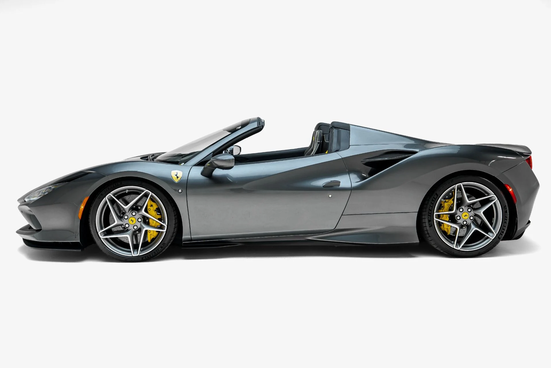 mph005_4040278746_Used_2022_Ferrari_F8_Spider_1788910564_c7fb93d600