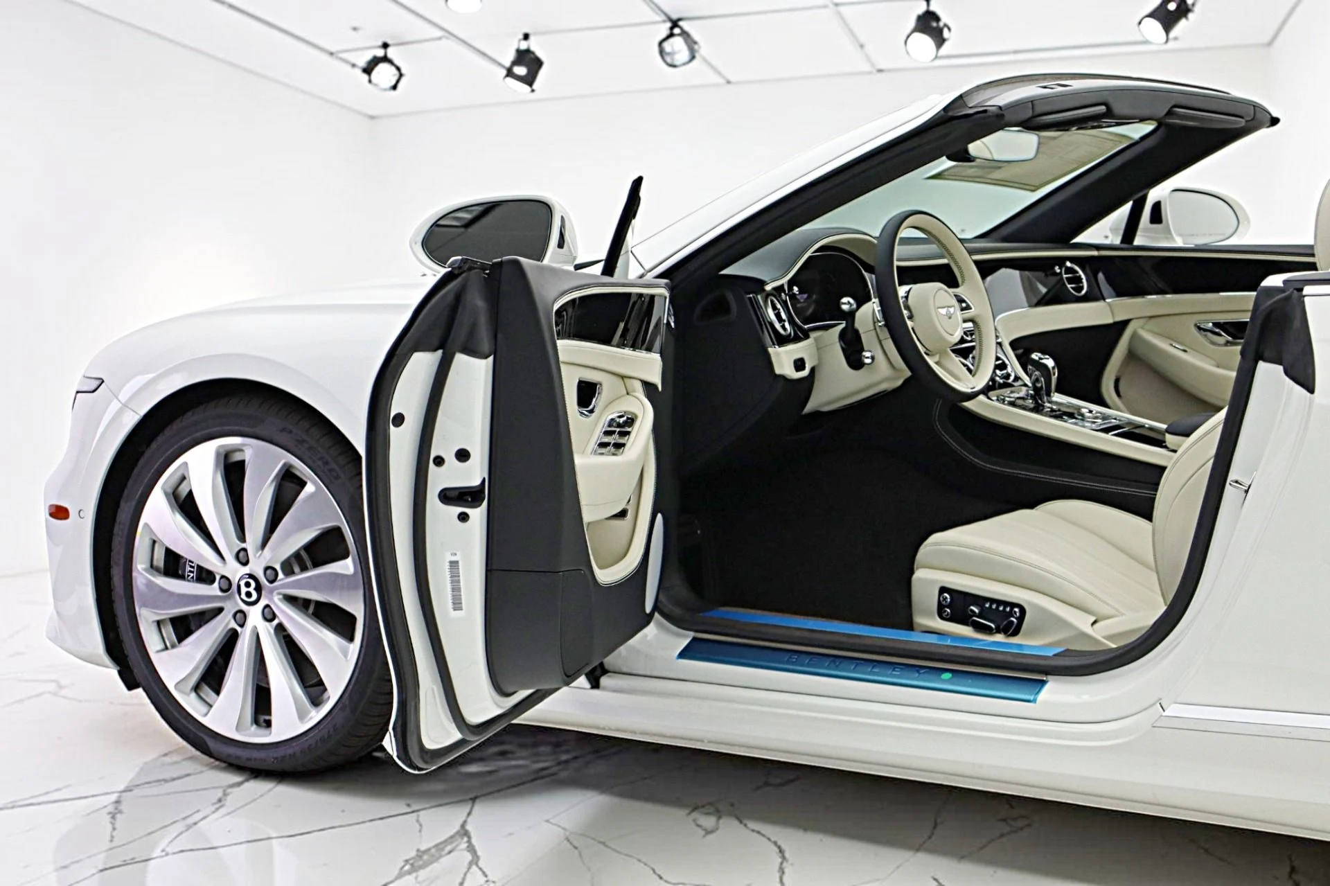 mph005_4041947902_New_2026_Bentley_Continental_GTC_a25a7a9327