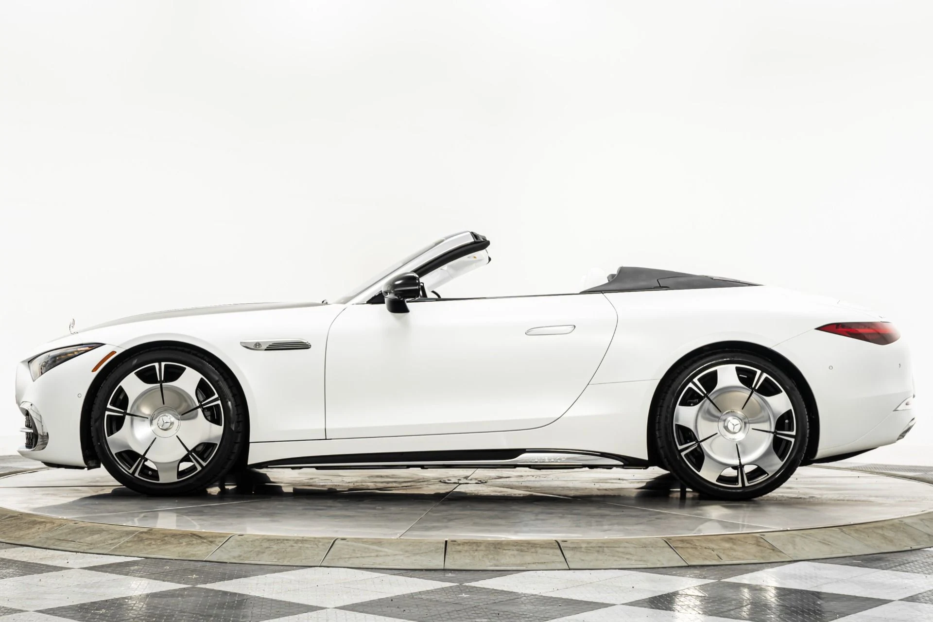 mph005_4045621004_Used_2026_Mercedes_Benz_Maybach_SL_680_Delivery_Miles_Factory_Matte_Paint_1779918409_0e3bc4eed1
