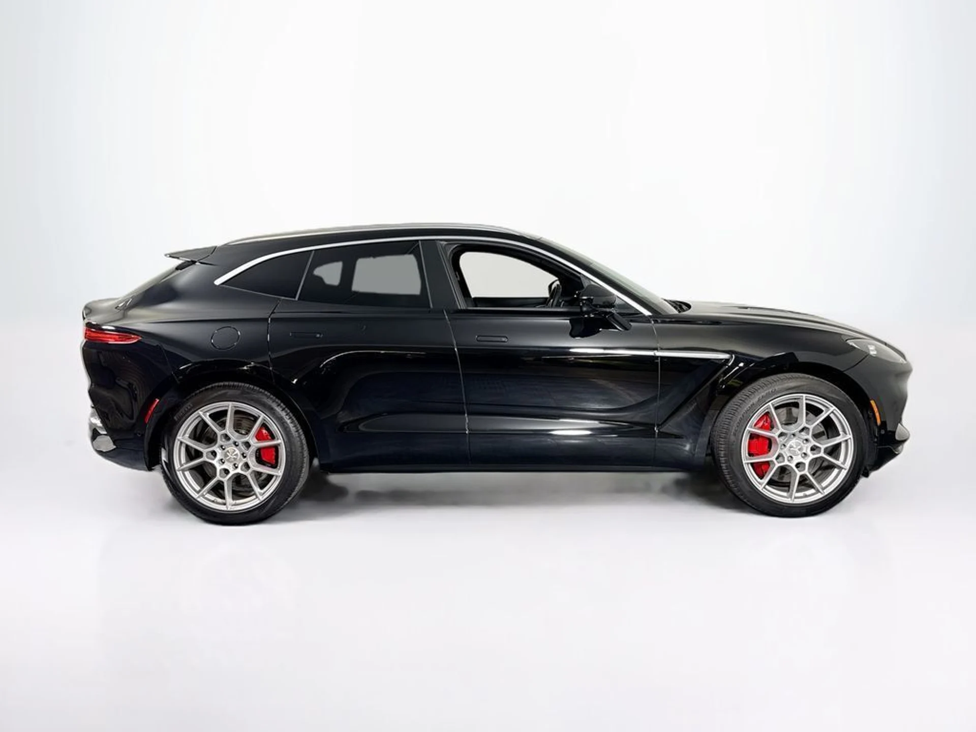 mph005_4049066_used_2024_aston_martin_dbx_550_11350_23055053_6_1024_9c154b0d5d