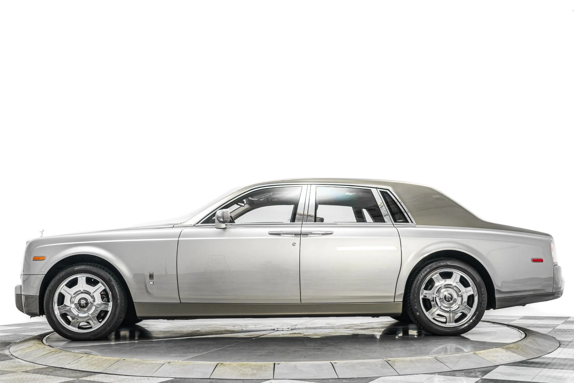mph005_4051832917_Used_2007_Rolls_Royce_Phantom_Two_Tone_Exterior_and_Interior_Chromed_Wheels_1782334453_890a66f08f