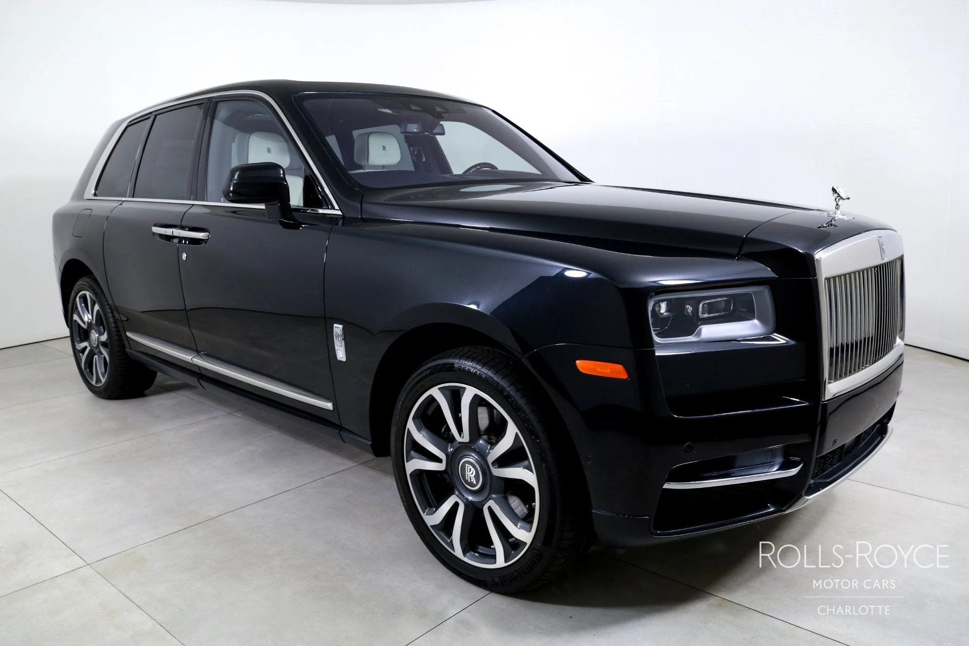 mph005_4054224166_Used_2022_Rolls_Royce_Cullinan_1754585969_fdd3da7cc3