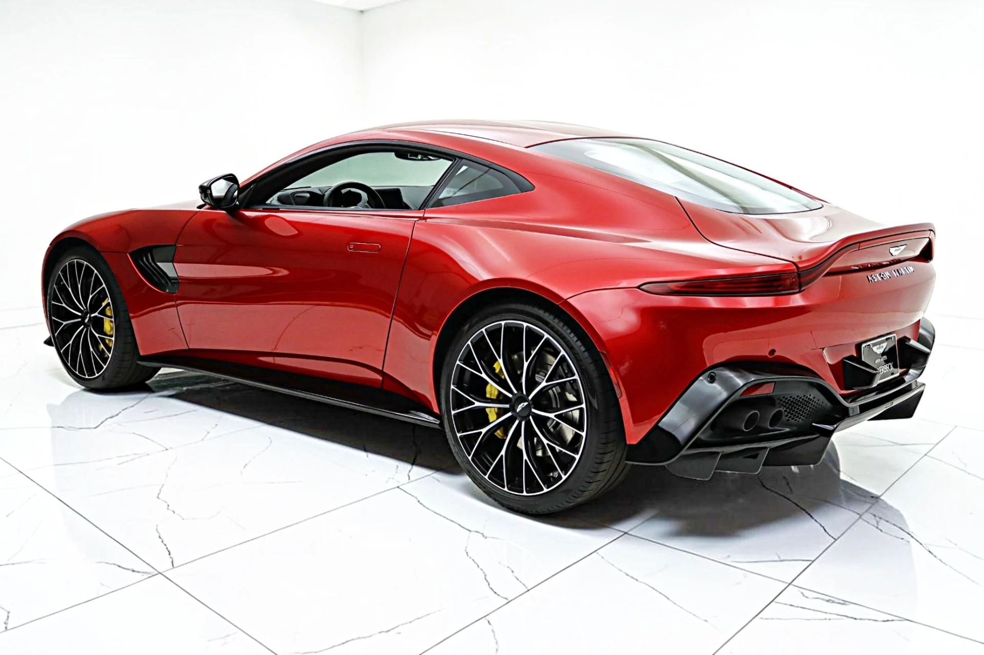 mph005_4054952935_Used_2023_Aston_Martin_Vantage_Coupe_610b64426b
