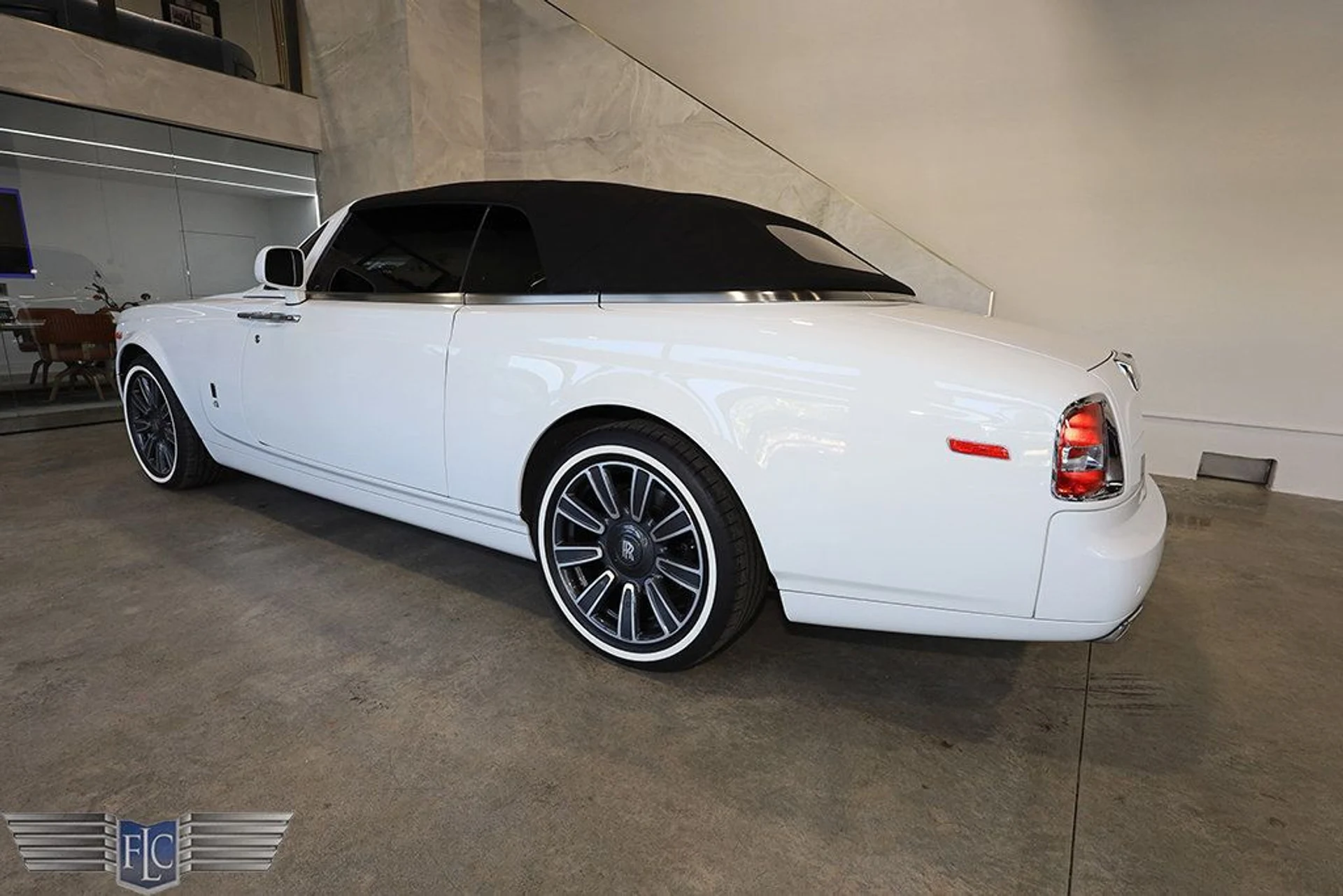mph005_4060457661_used_2017_rolls_royce_phantom_drophead_covertiblefinaledition_9689_22834890_6_1024_70a4b668e8