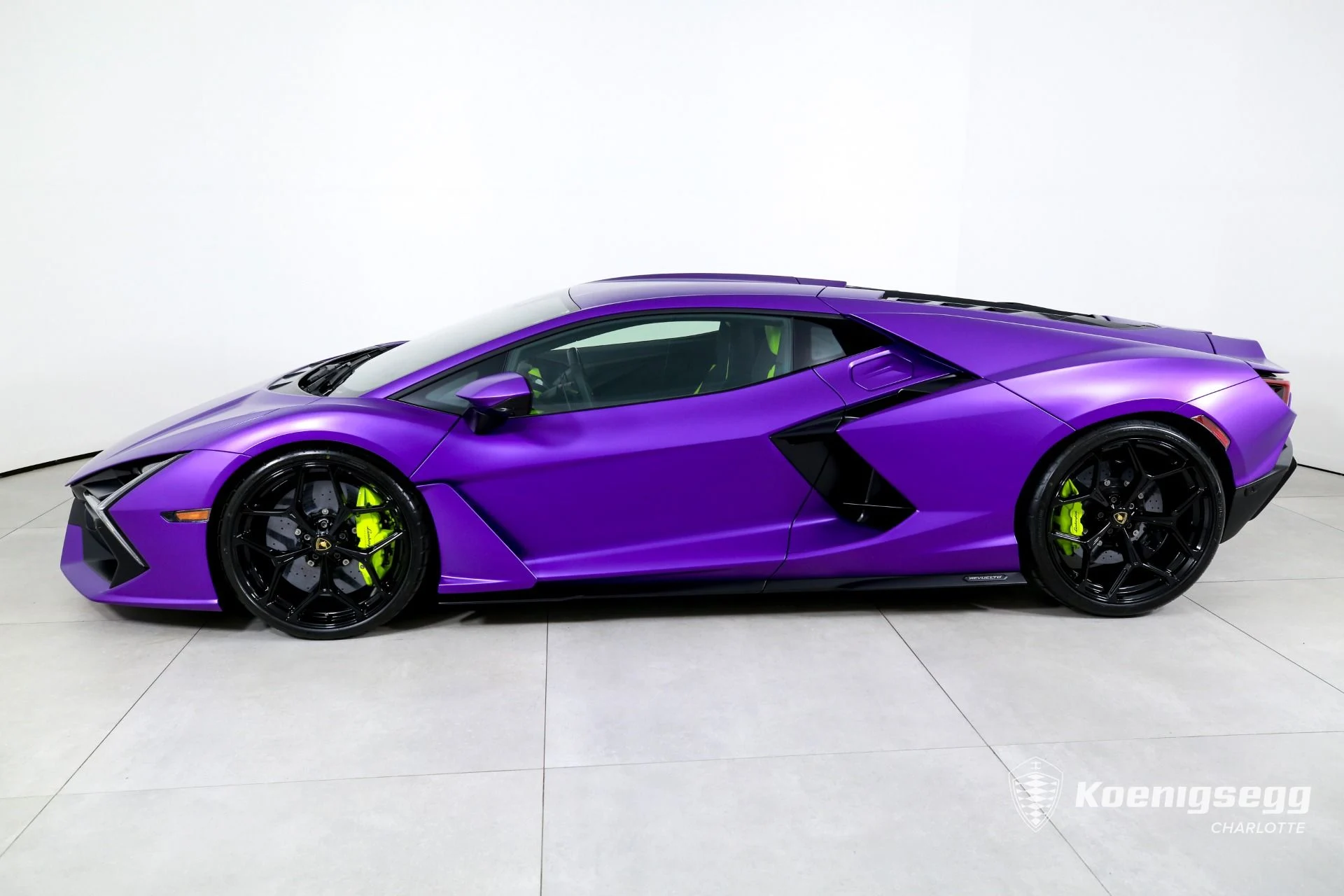 mph005_4072657469_Used_2025_Lamborghini_Revuelto_1783438713_8aea0de602