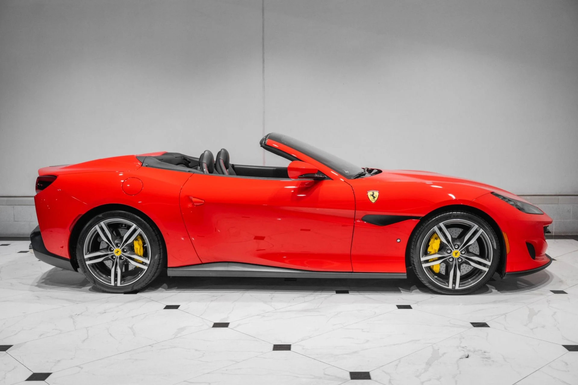 mph005_4076397459_Used_2019_Ferrari_Portofino_1780718714_7d41464752