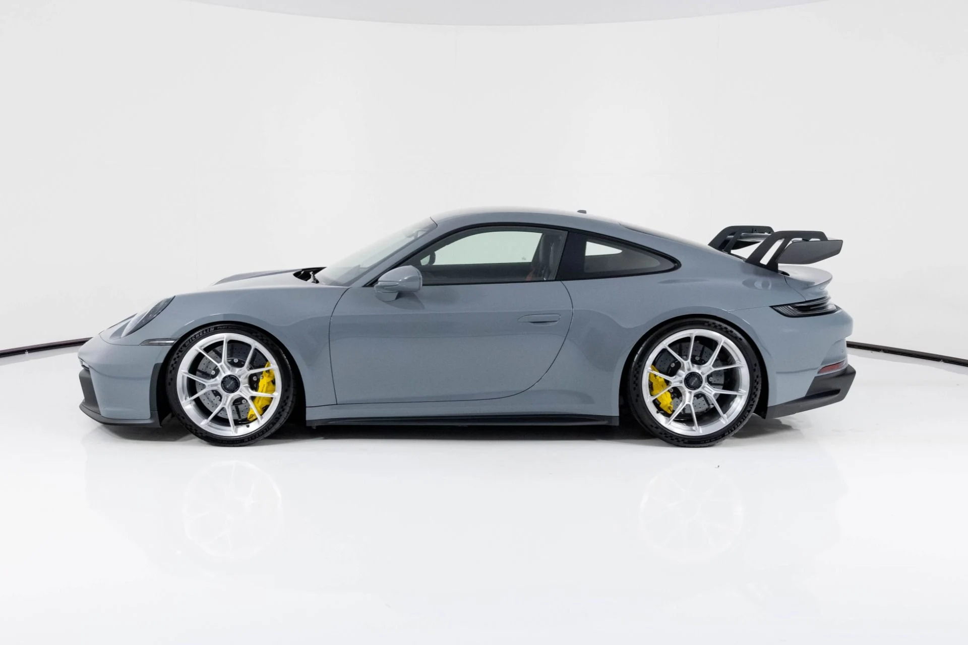 mph005_4076966165_Used_2024_Porsche_911_GT_3_1760998093_80356113ae