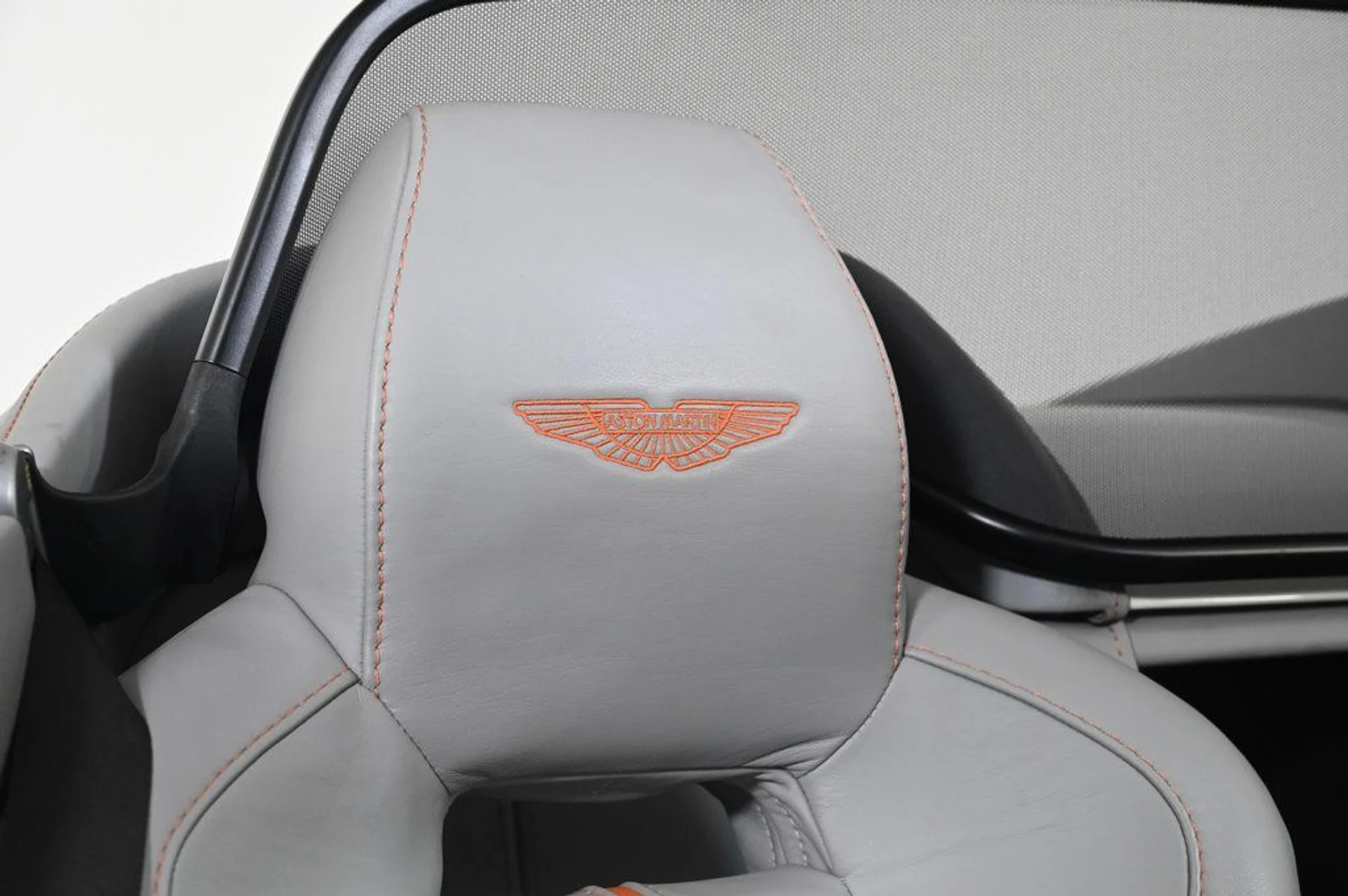 mph005_4082061887_used_2017_aston_martin_v12_vantage_s_11350_22970914_5_1024_cdf546e9ec