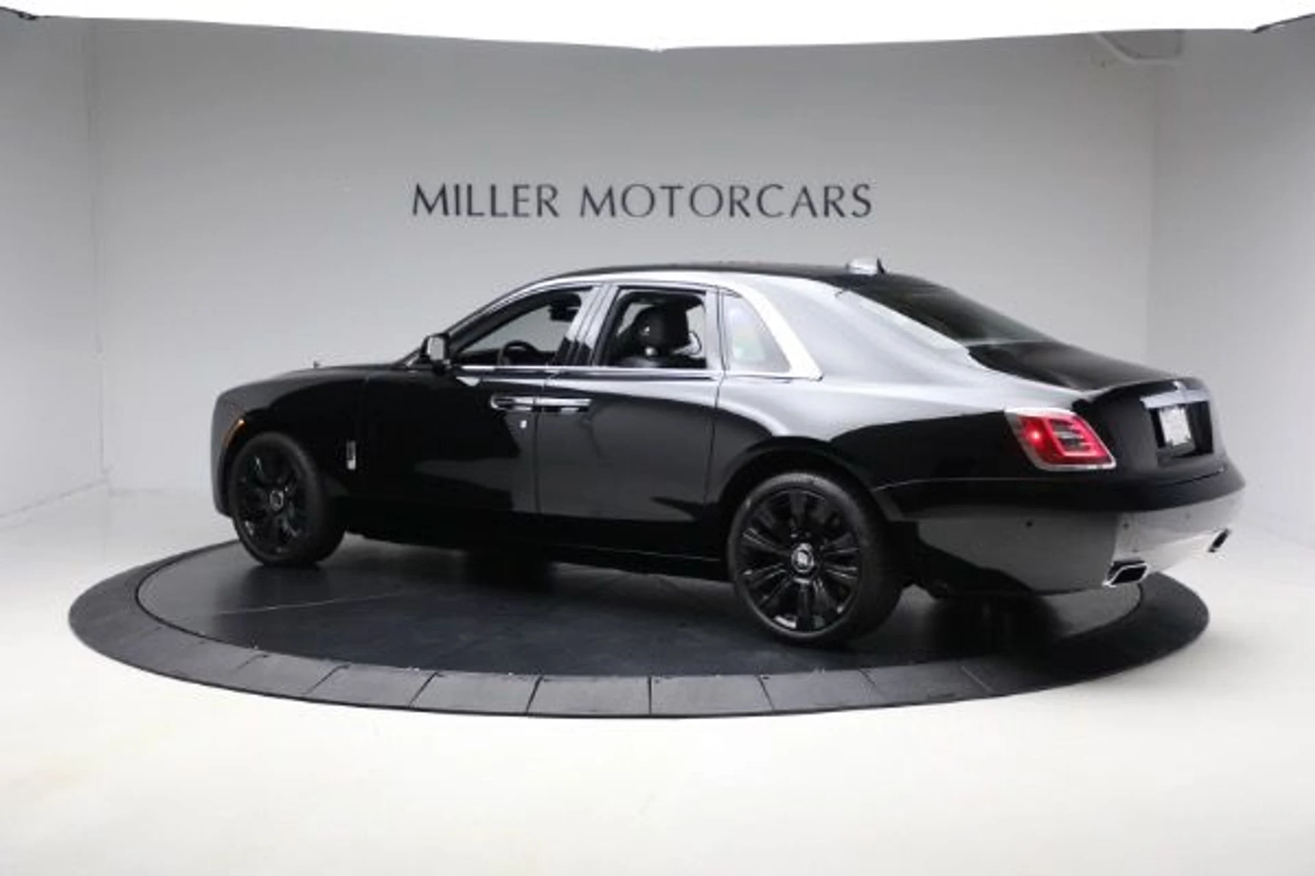 mph005_4085127435_Used_2021_Rolls_Royce_Ghost_61d41f2034