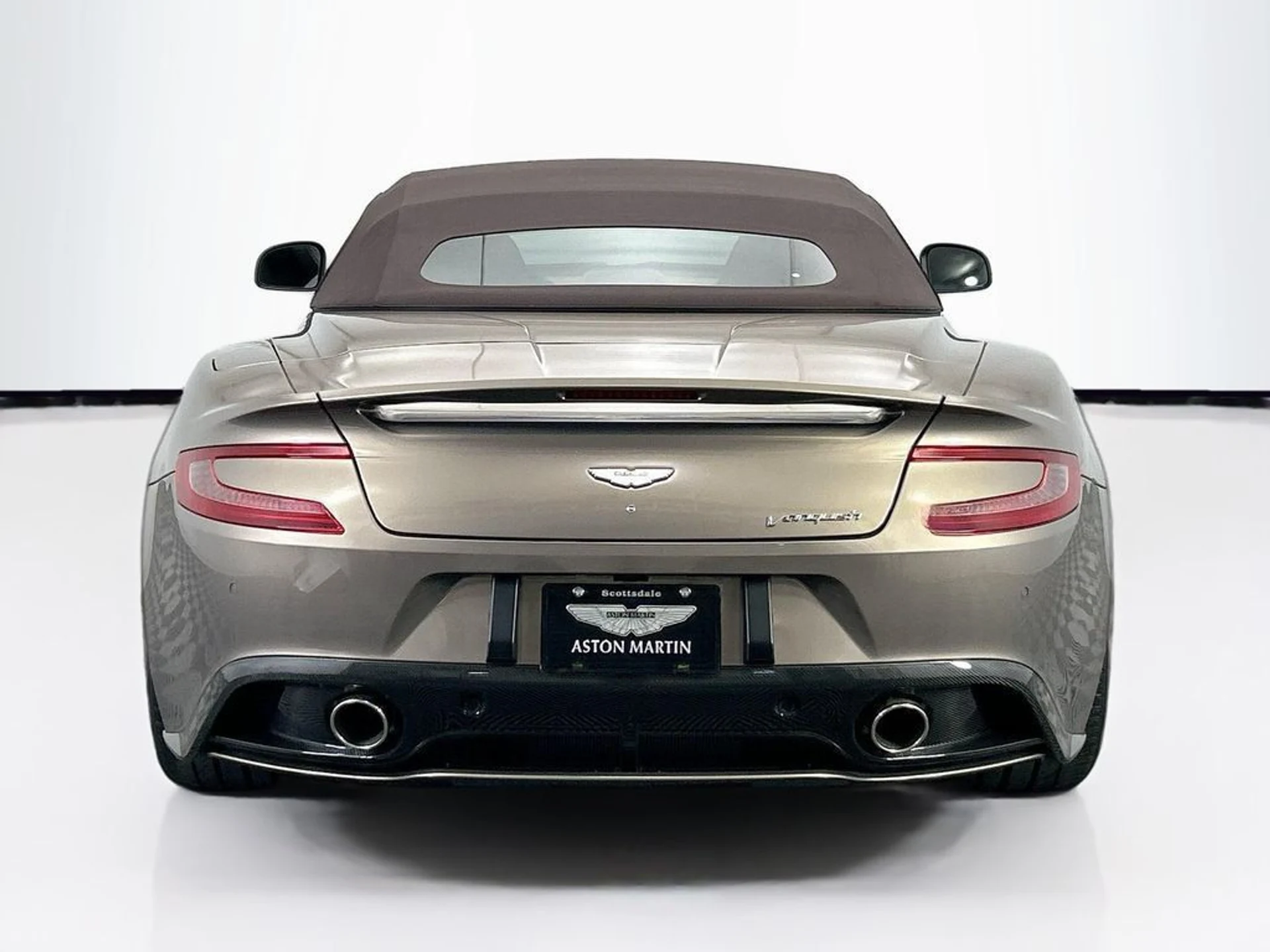 mph005_4102255834_used_2017_aston_martin_vanquish_volante_8119_22986074_6_1024_56a2d65694