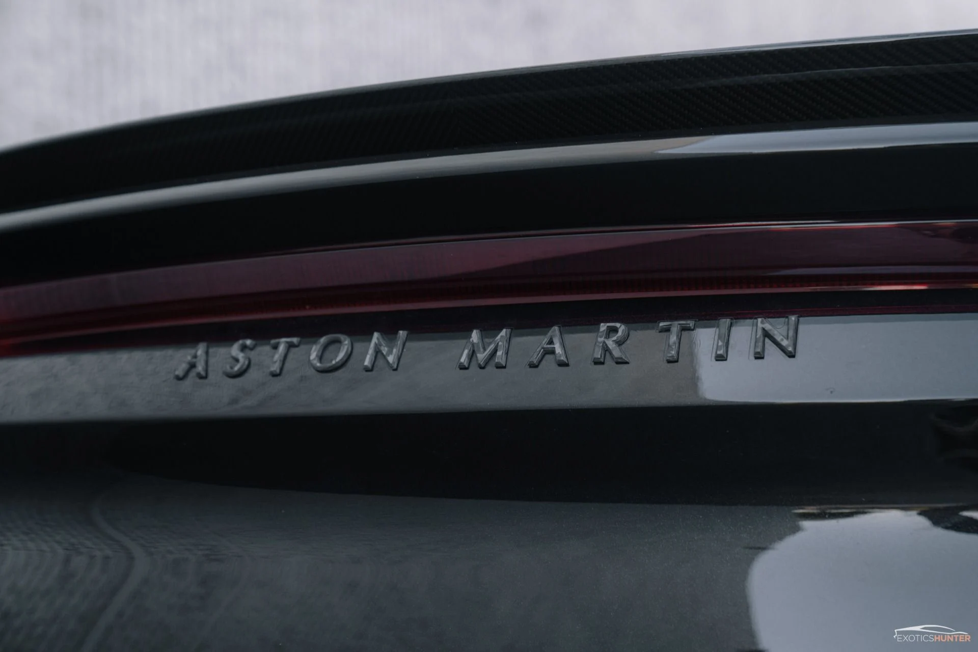 mph005_4104346674_Used_2019_Aston_Martin_DBS_Superleggera_w_Forged_Emblems_Carbon_Body_Pack_Carbon_Roof_1777573250_b41f2ff60b