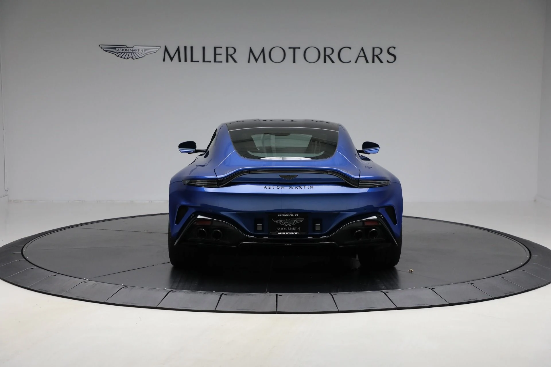 mph005_41060613_Used_2025_Aston_Martin_Vantage_1744376528_0455436c77