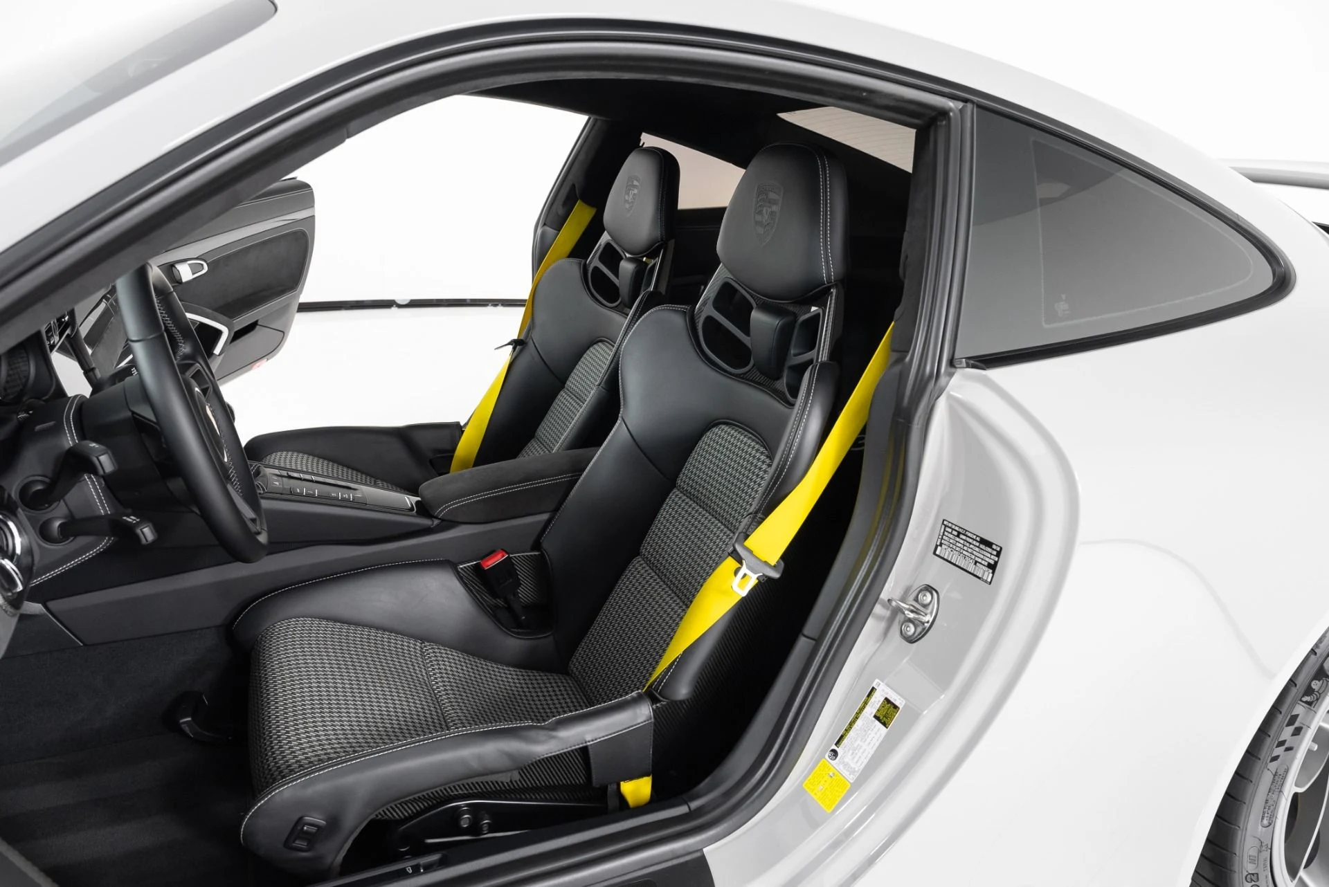 mph005_4111115140_Used_2018_Porsche_911_GT_3_1759183086_0d0f1e7579