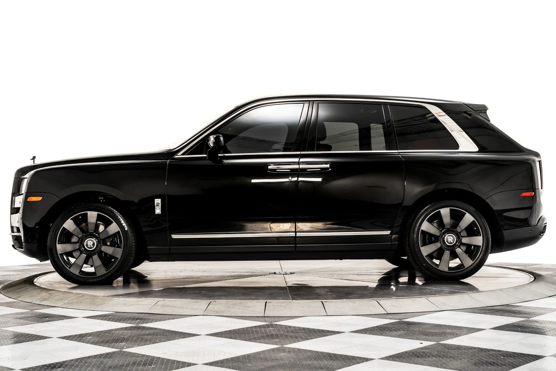 mph005_411902710_Used_2020_Rolls_Royce_Cullinan_Two_Tone_Interior_Driver_Assistance_Systems_1780337352_b7edb6356c
