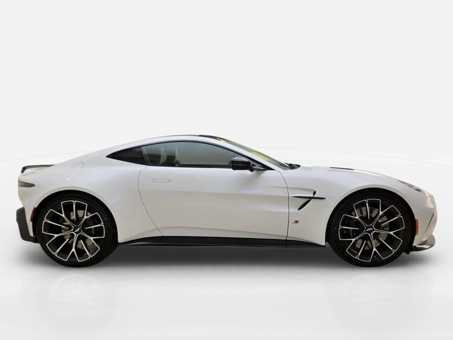 mph005_4120964561_New_2026_Aston_Martin_Vantage_S_1786166313_8531cf6144