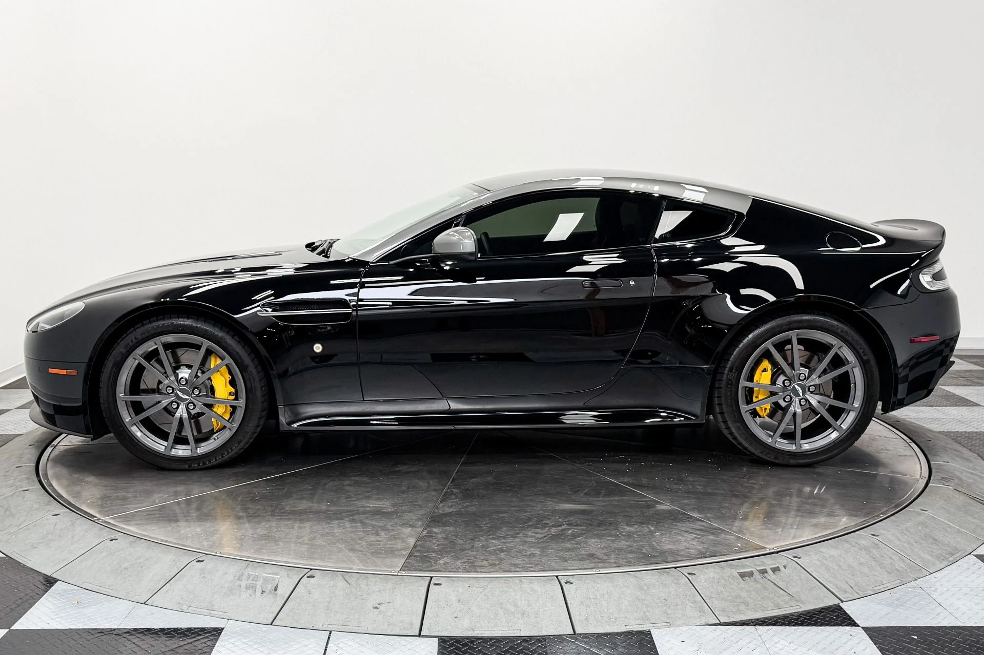 mph005_4122987451_Used_2015_Aston_Martin_V8_Vantage_GT_6_Speed_Manual_Two_Tone_Bodywork_1782240844_94d3343b1f