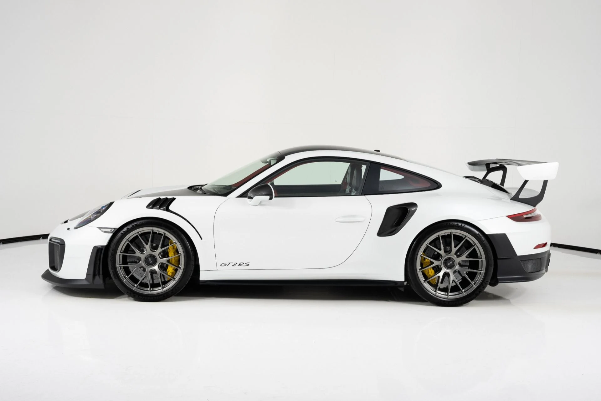 mph005_4130890788_Used_2018_Porsche_911_GT_2_RS_1755537999_341dbad453