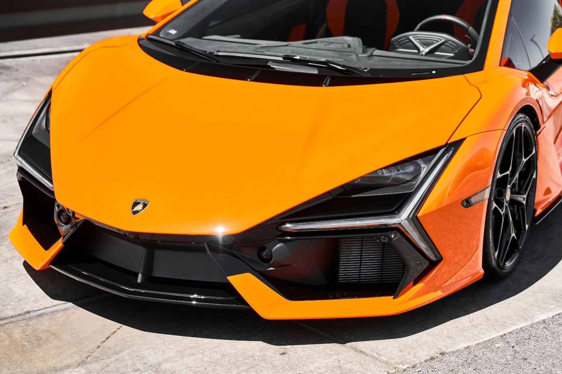 mph005_4134244575_Used_2024_Lamborghini_Revuelto_Base_1777394258_9869f25f2b