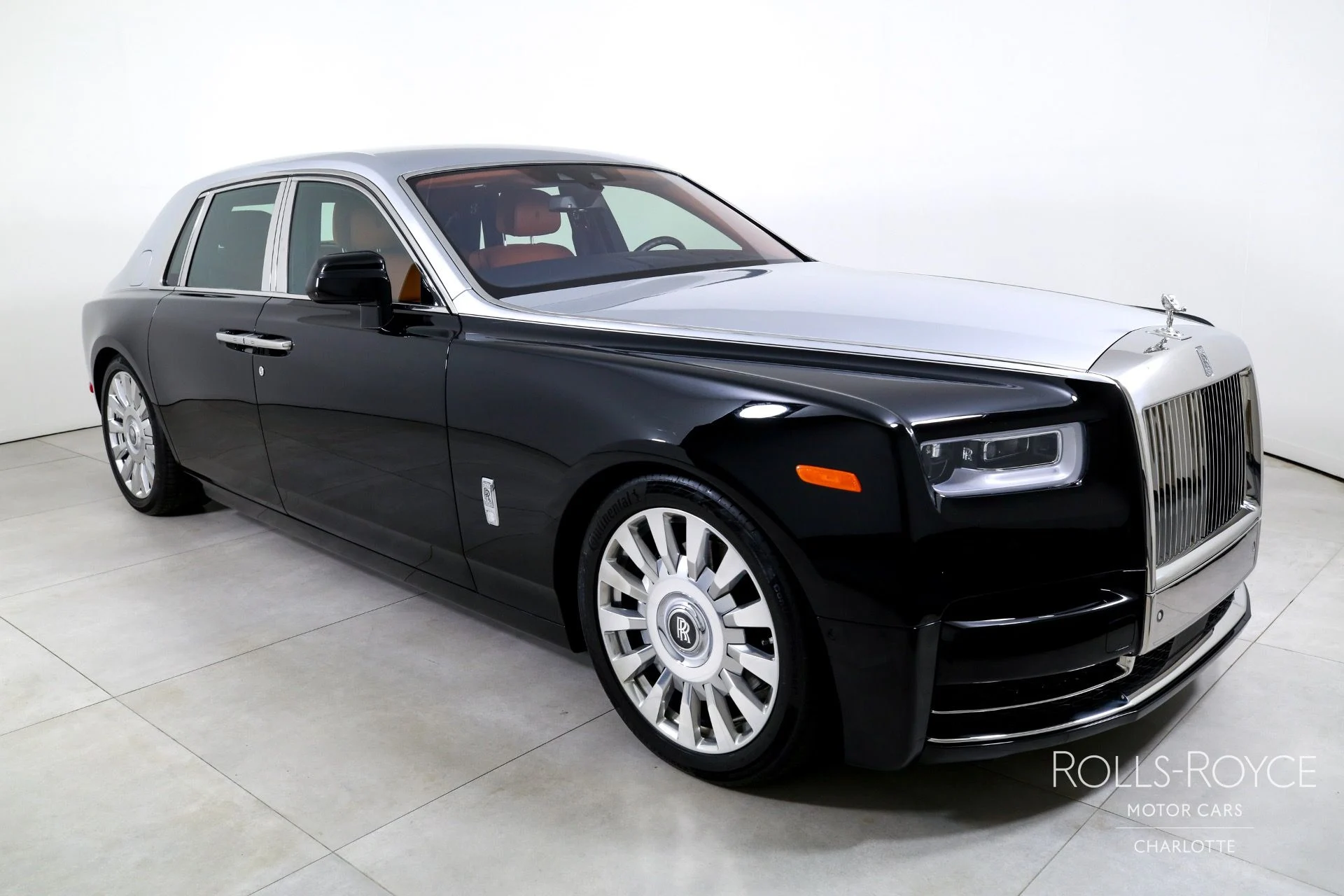 mph005_4140497835_Used_2018_Rolls_Royce_Phantom_1754410239_8aecbe737e