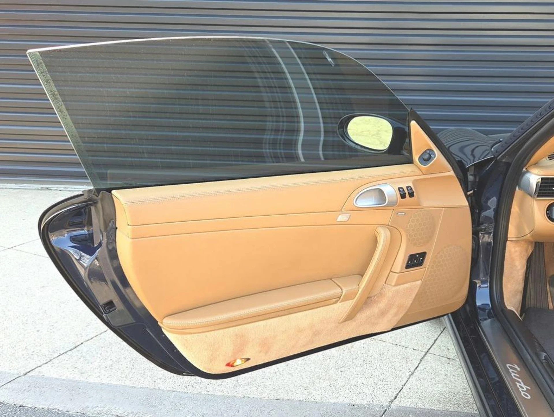 mph005_4142456017_XQ_2r_Alx_PPOV_Vl1_C_Oq_V5_RO_dm5i0_d9ed80e851