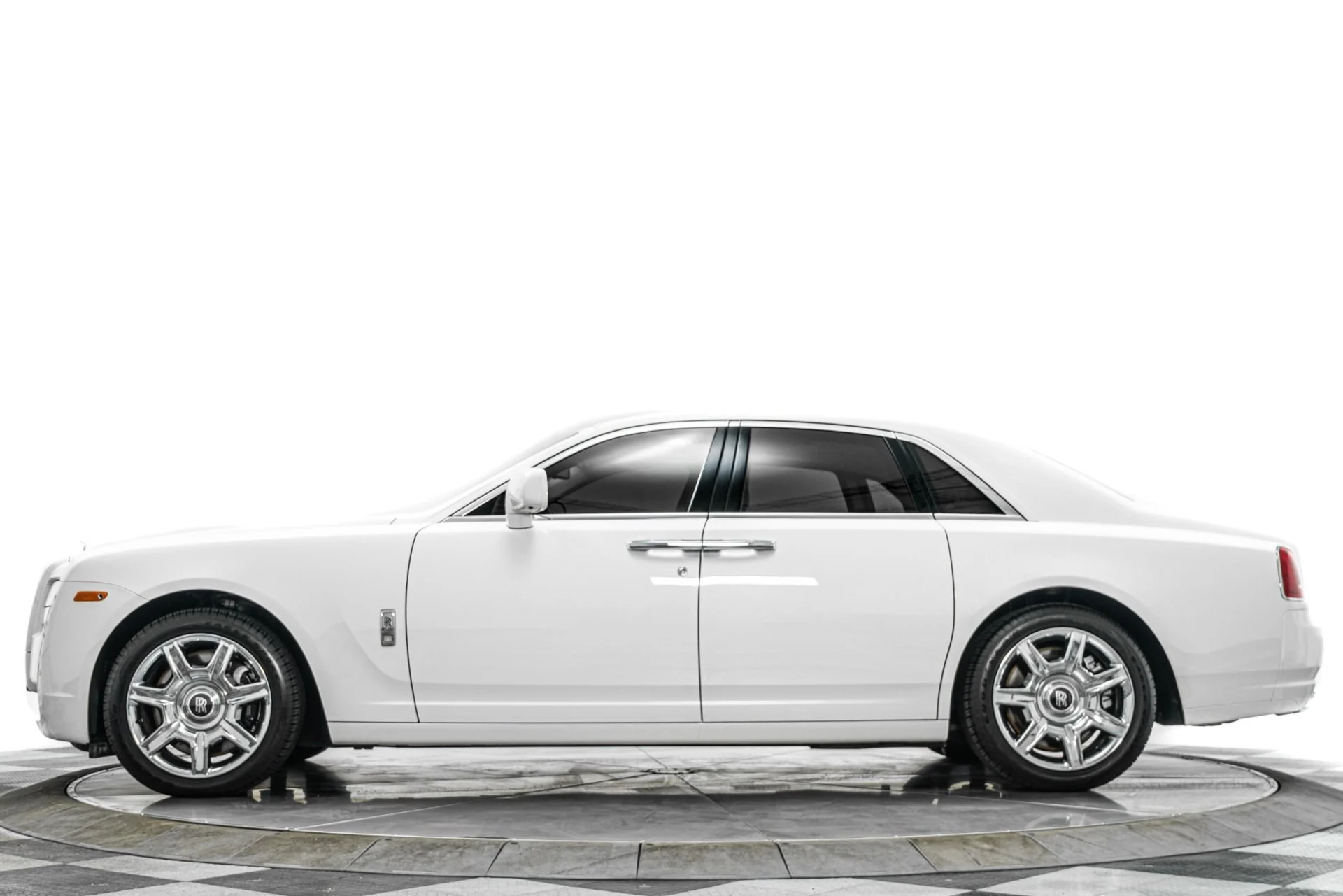 mph005_414261648_Used_2010_Rolls_Royce_Ghost_1777319383_e5f4d140e3