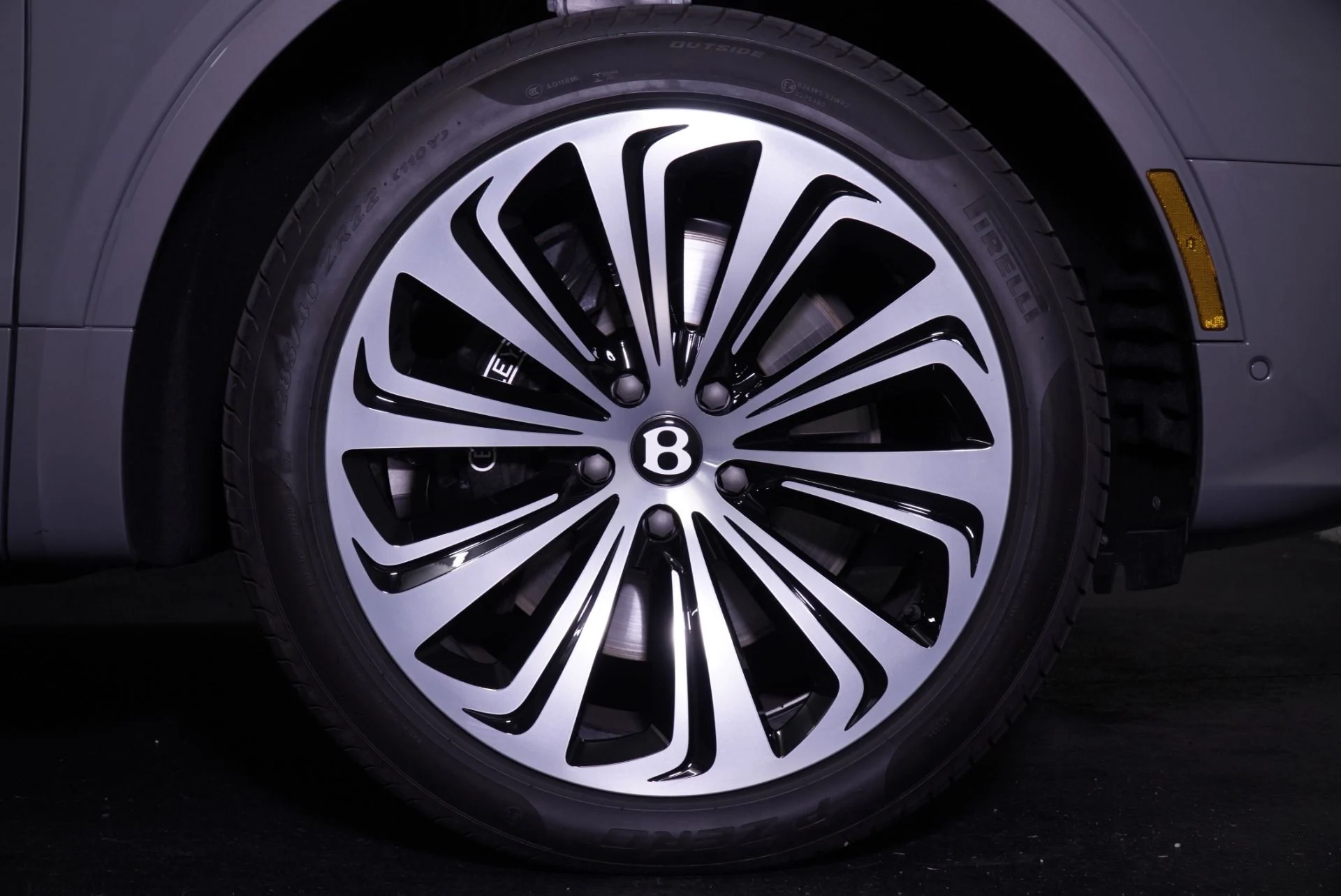 mph005_4147462199_Used_2025_Bentley_Bentayga_EWB_Azure_1762288450_2b1cbcc1cd