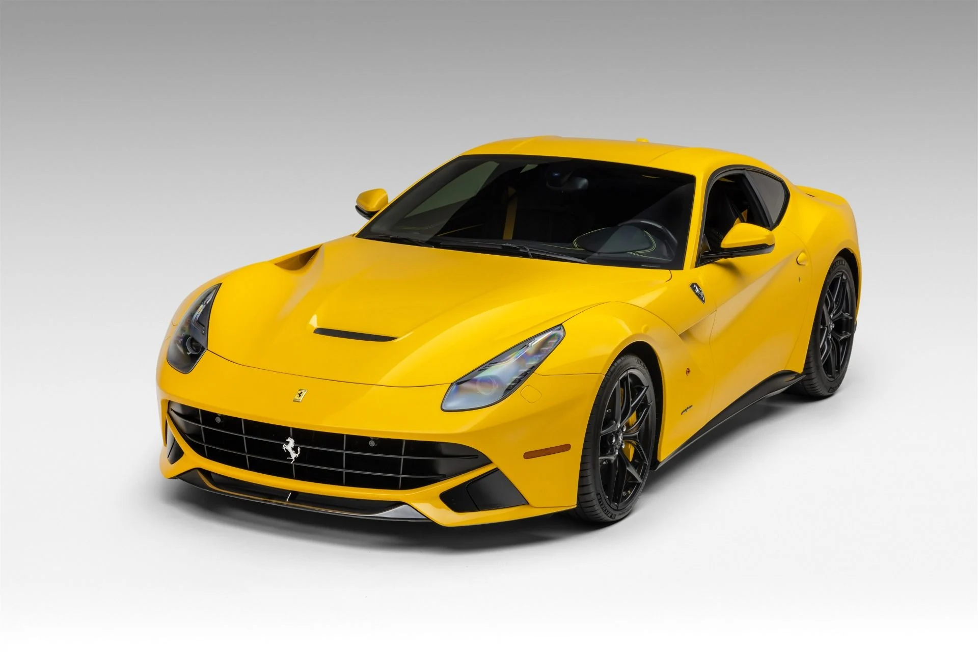 mph005_4150198418_Used_2014_Ferrari_F12berlinetta_1766171664_585c7e5691