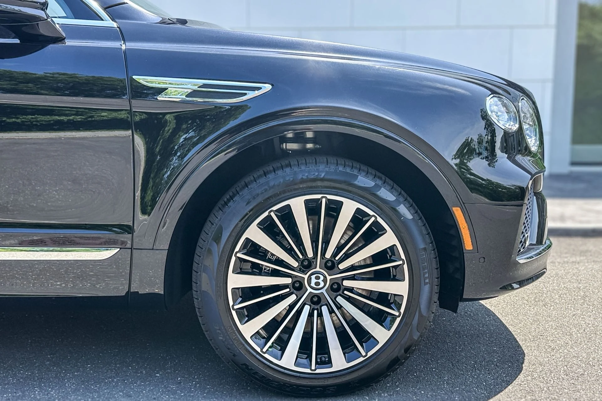 mph005_4152539092_New_2026_Bentley_Bentayga_V8_1781256898_4b79714e15