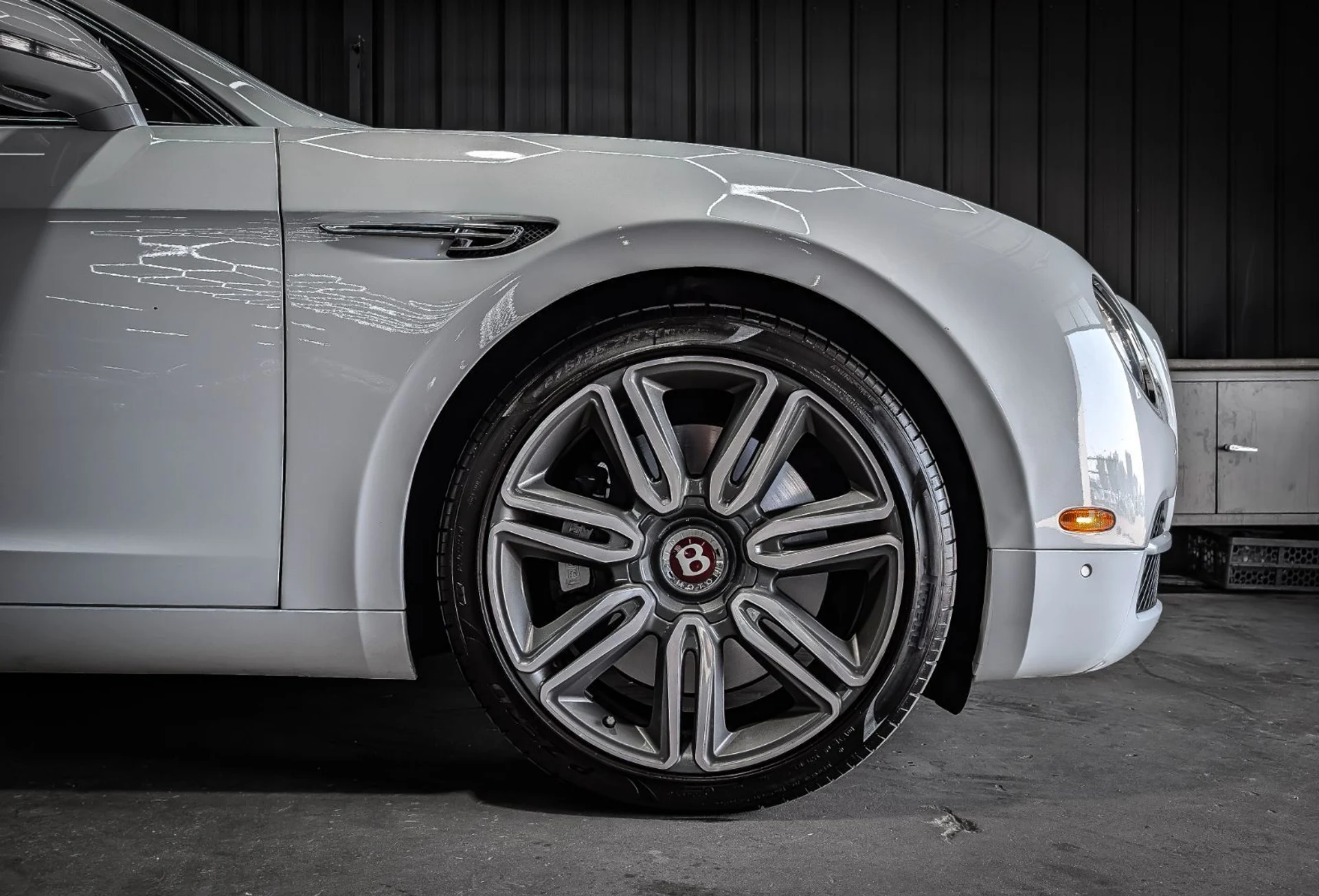 mph005_4153033255_36587952_05556_2017_bentley_flying_spur_011_c535b325a9