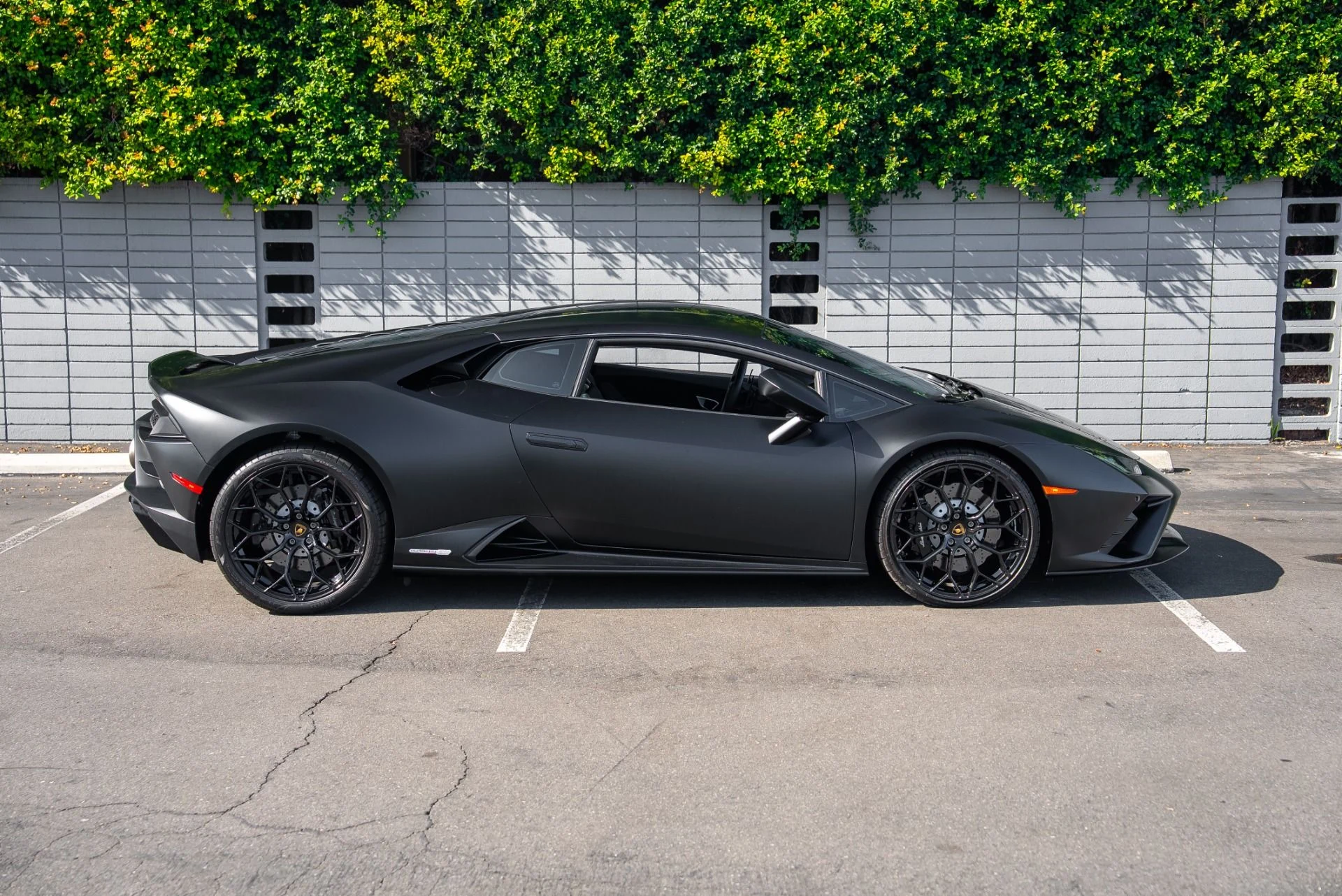 mph005_4156246791_Used_2022_Lamborghini_Huracan_EVO_1762801553_08c0cc302a