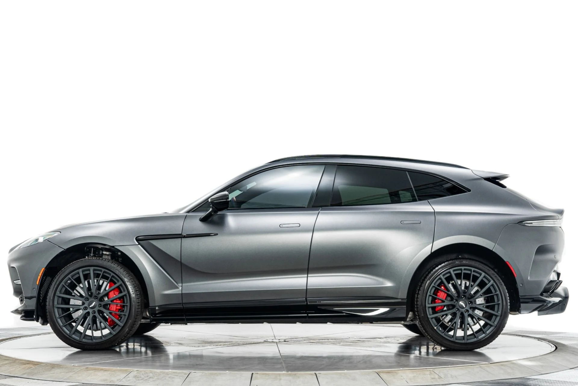 mph005_4164290127_Used_2025_Aston_Martin_DBX_707_23_Inch_Wheels_Factory_Matte_Paint_697_Horsepower_1774034848_239b98bc91