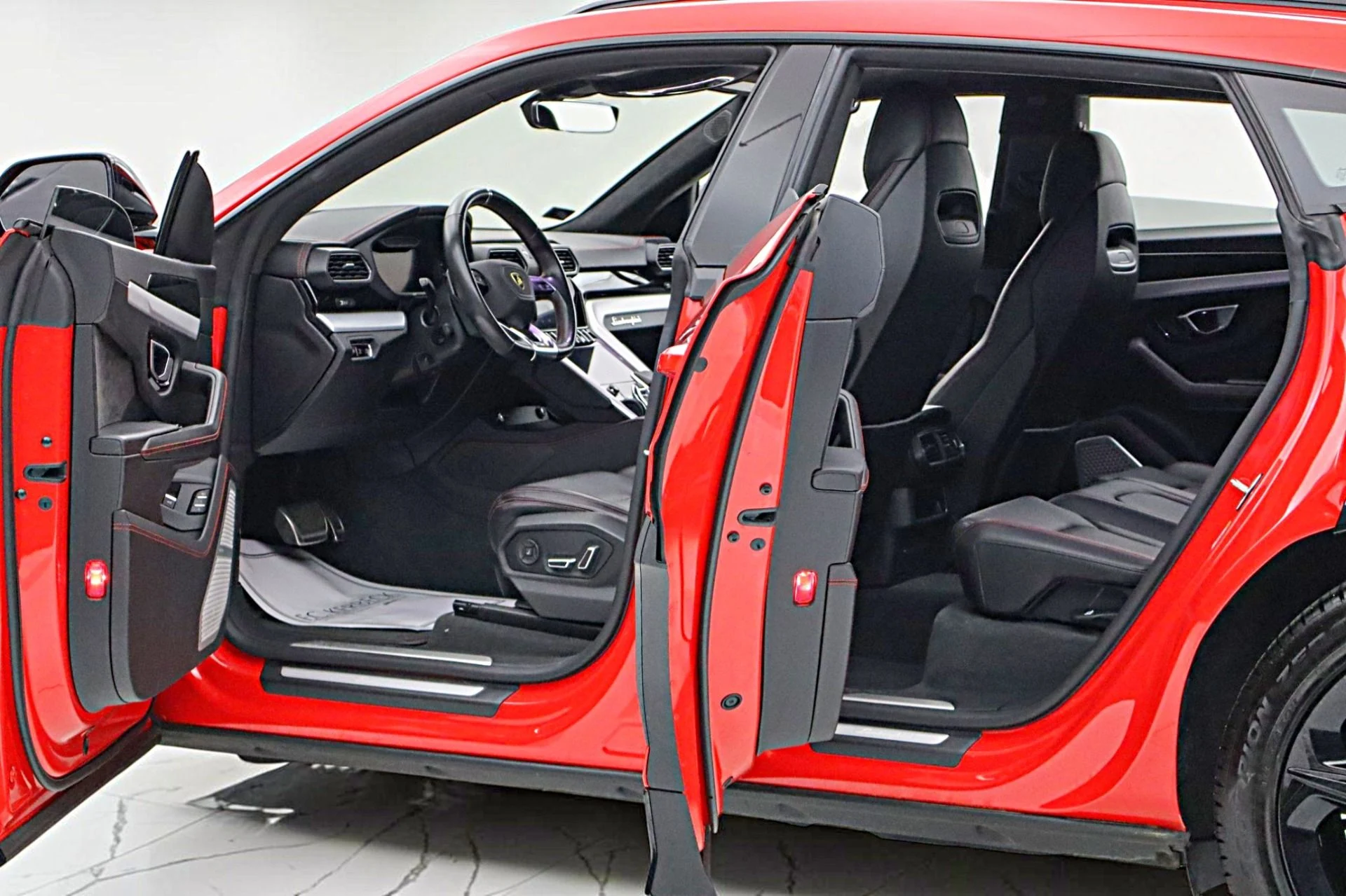 mph005_4170256493_Used_2020_Lamborghini_Urus_127ae77aeb