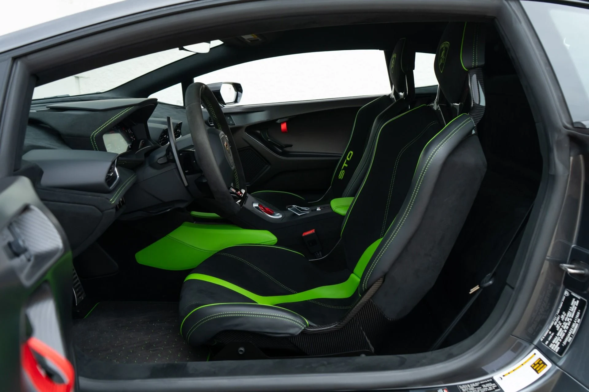 mph005_4175412119_Used_2021_Lamborghini_Huracan_STO_1791840697_9660894076