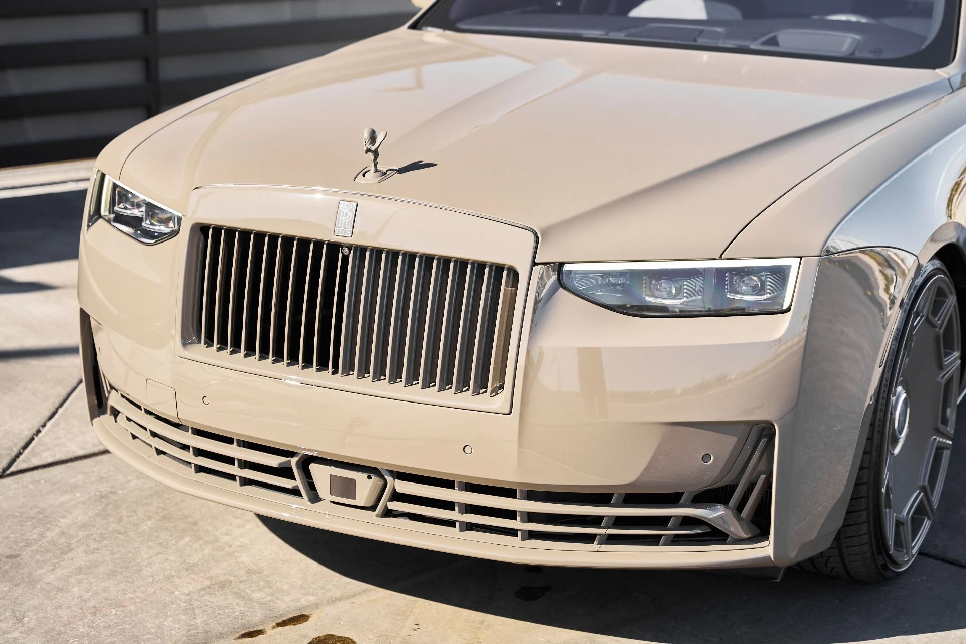 mph005_4185796307_Used_2025_Rolls_Royce_Ghost_Base_1770172799_27917703bc