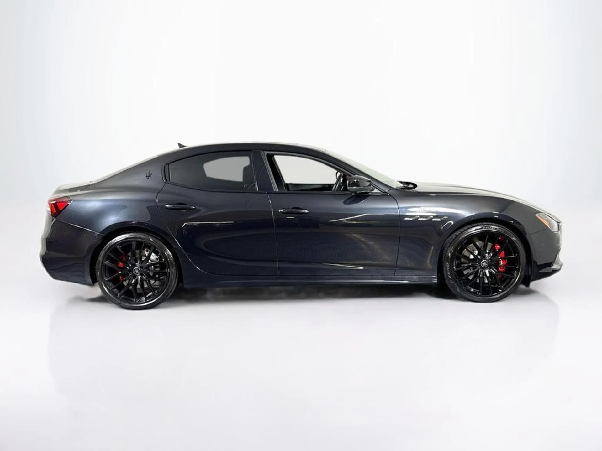 mph005_420252530_used_2022_maserati_ghibli_modena_11350_23041612_6_1024_3c33e33b2f