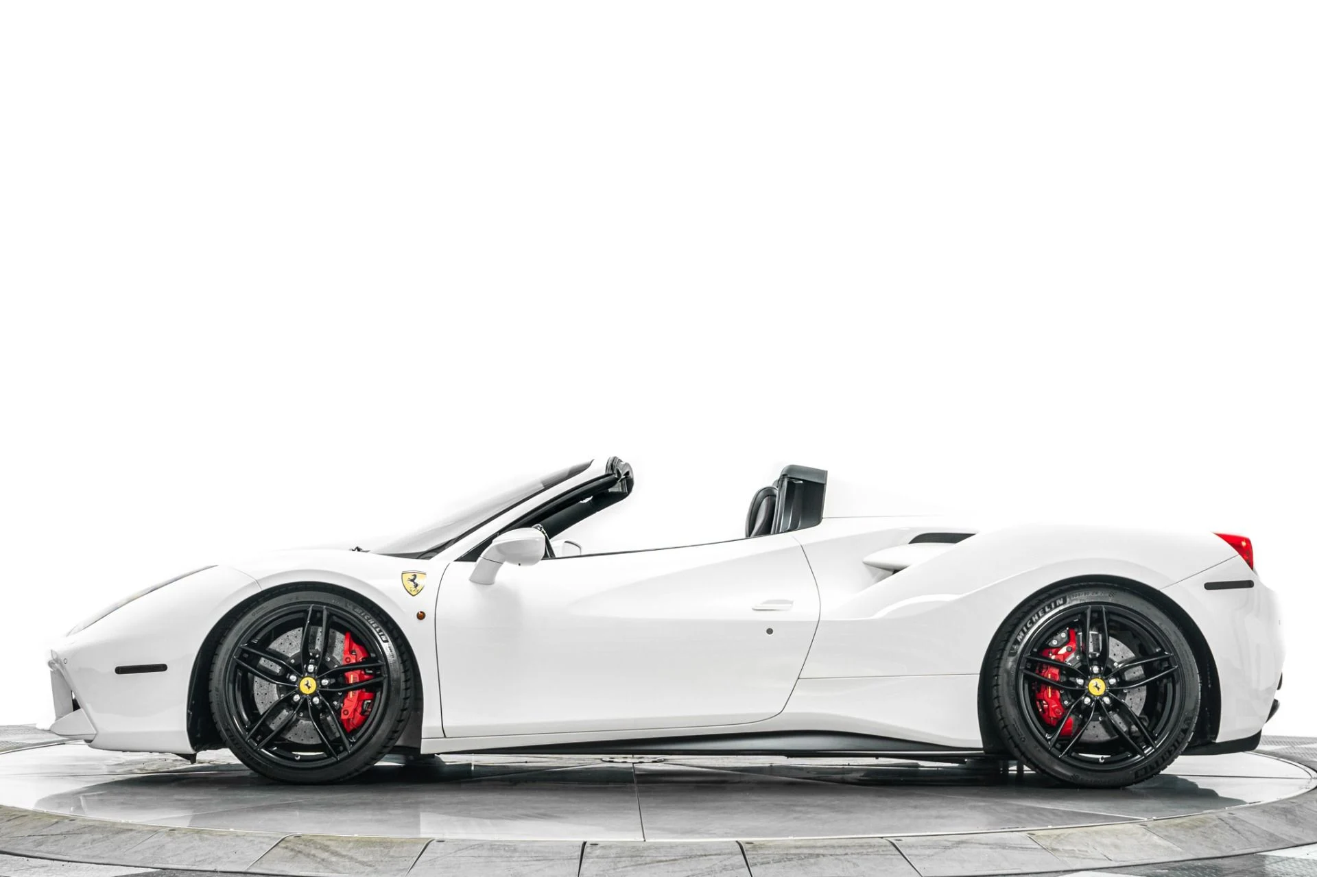 mph005_4211688556_Used_2018_Ferrari_488_Spider_1783615982_02ca3659e5